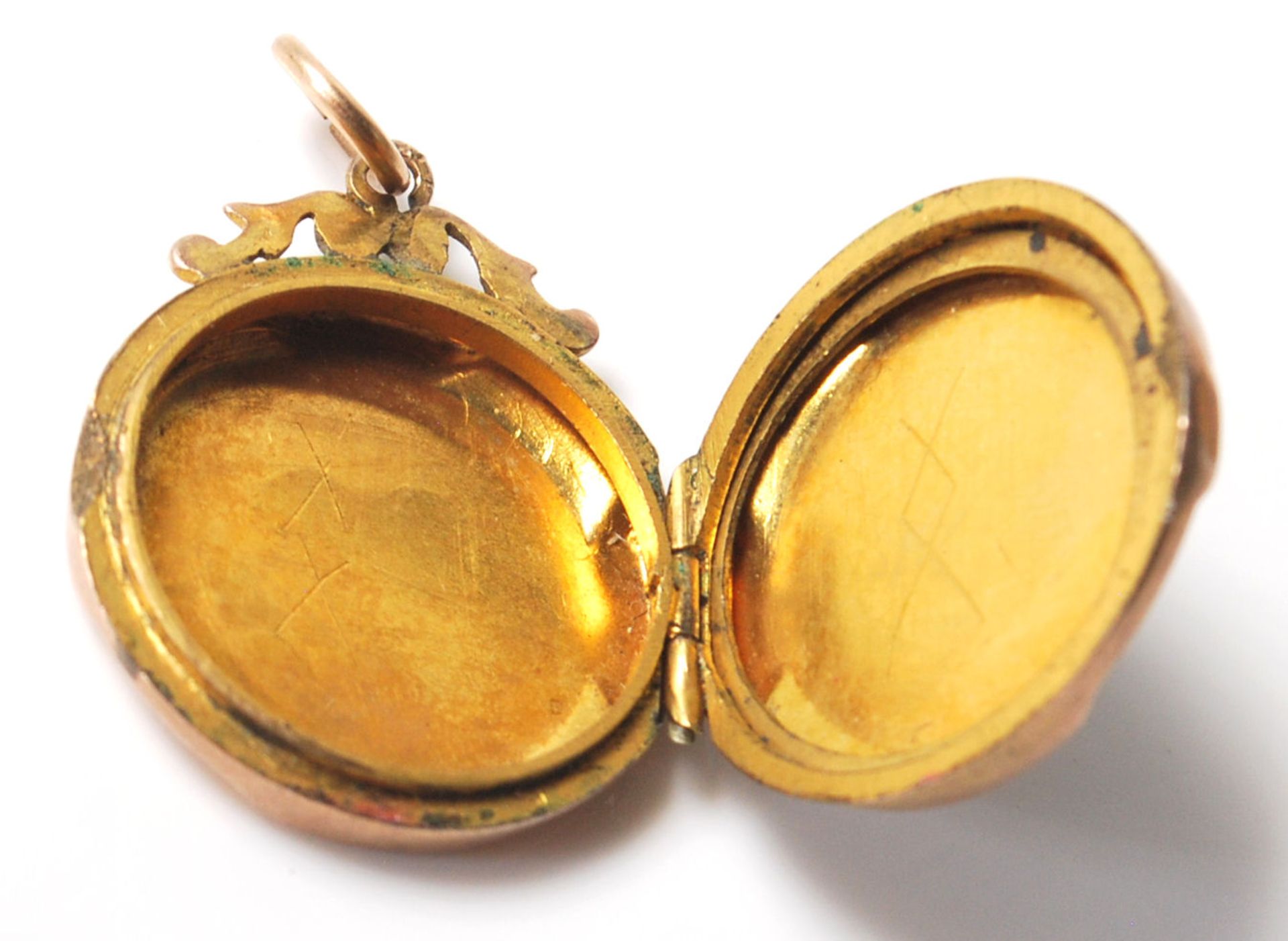 Two antique 9ct gold front and back lockets, each having brass interiors, one in the shape of a - Bild 5 aus 5