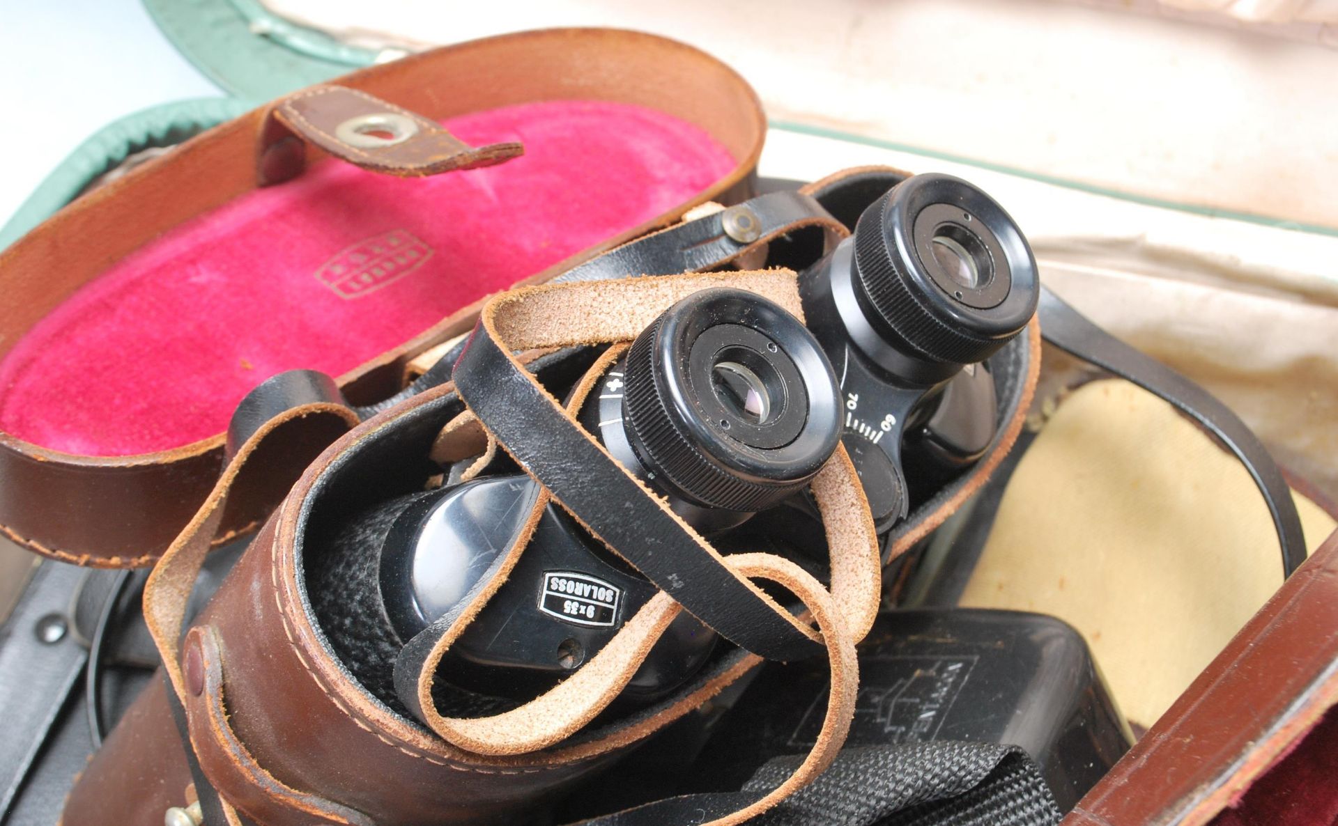 A collection of retro vintage cameras and accessories to include a Nikon FM 2, Nikon Series E lens - Bild 7 aus 14