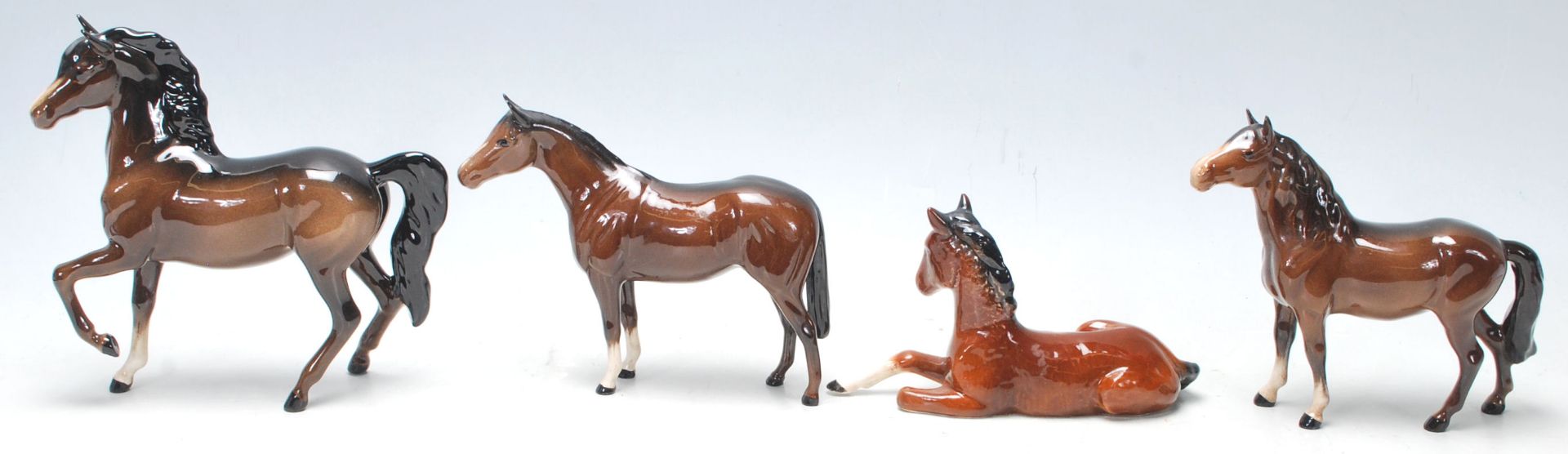 A collection of three vintage mid century Beswick horses finished in dark brown colour, white - Bild 5 aus 8