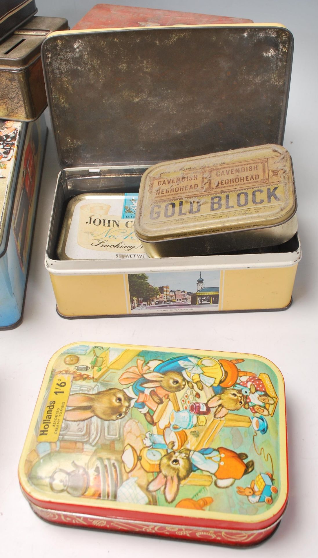 A large collection of vintage mid 20th Century metal advertising tins, biscuits tins, tobaccos - Bild 14 aus 14