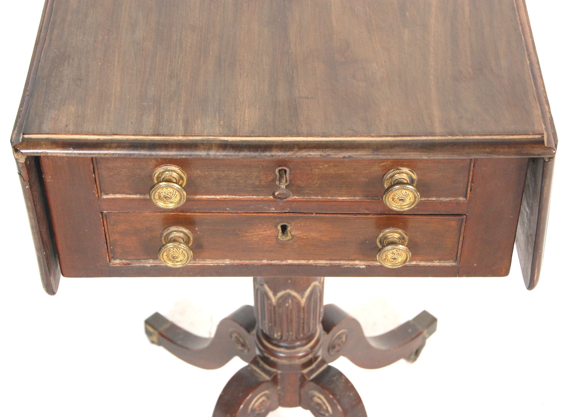A 19th century George III mahogany drop leaf ladies tripod workbox table. The table raised on a - Bild 12 aus 12
