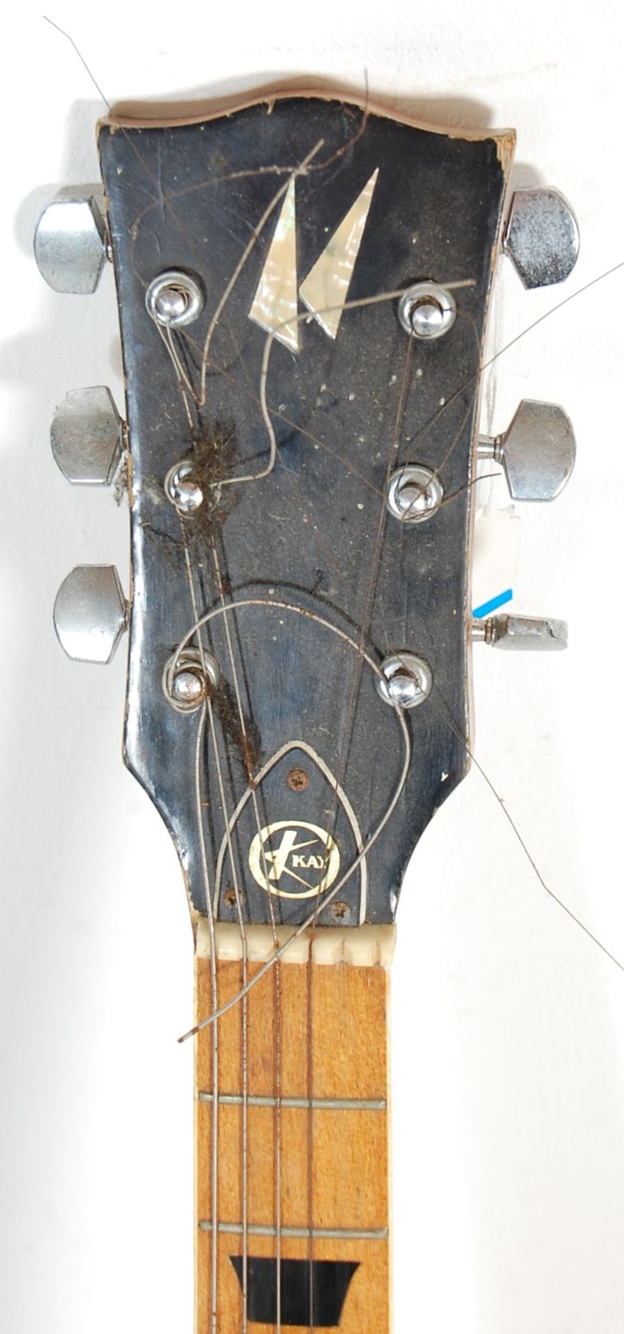 A vintage 1970s Kay K-30 Les Paul style electric guitar having chrome tunings pegs to the - Bild 3 aus 3