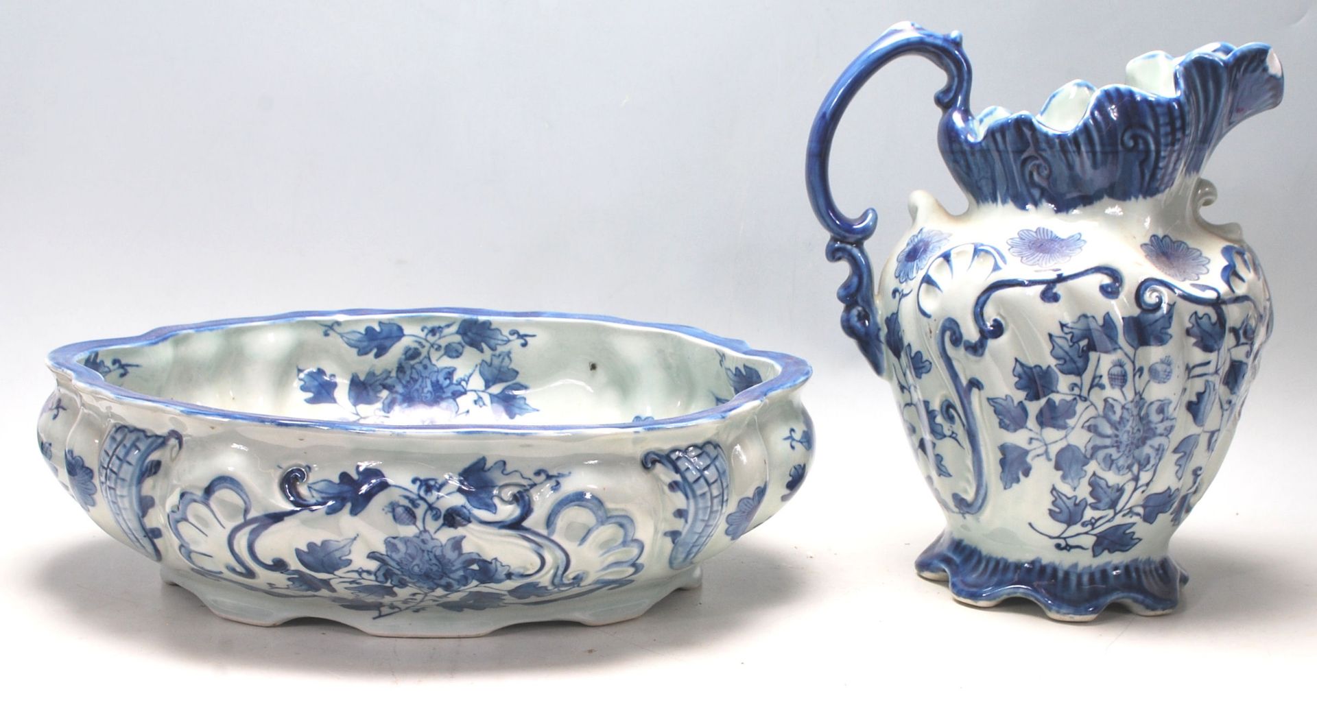 A 20th Century Victorian ironstone ceramic blue and white jug and bowl / pot having floral sprays - Image 3 of 7