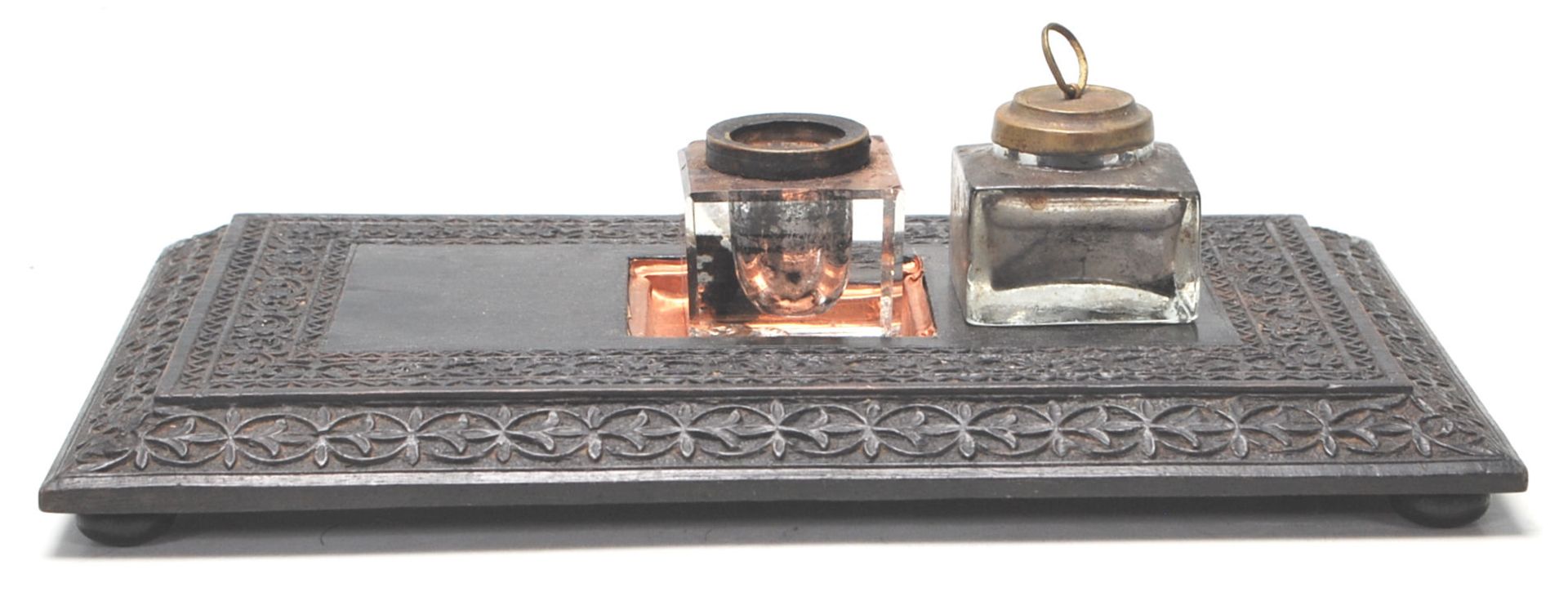 An early 20th Century ebonised inkwell / desk tidy comprising of a copper inlaid inkwell holder - Image 3 of 6