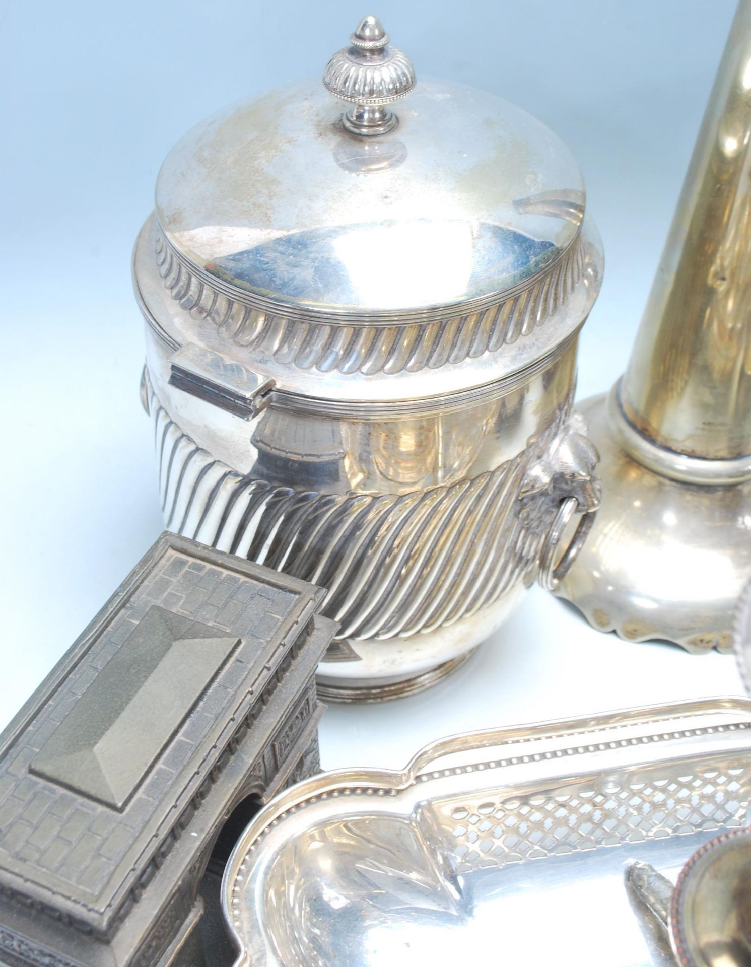 A large collection of early 20th Century silver plated items to include a silver plate flower - Bild 20 aus 20