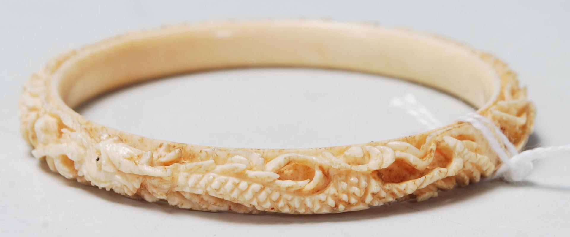 A 19th Century Chinese carved ivory bangle of typical circular form featuring stone inset eyes and a - Bild 2 aus 5