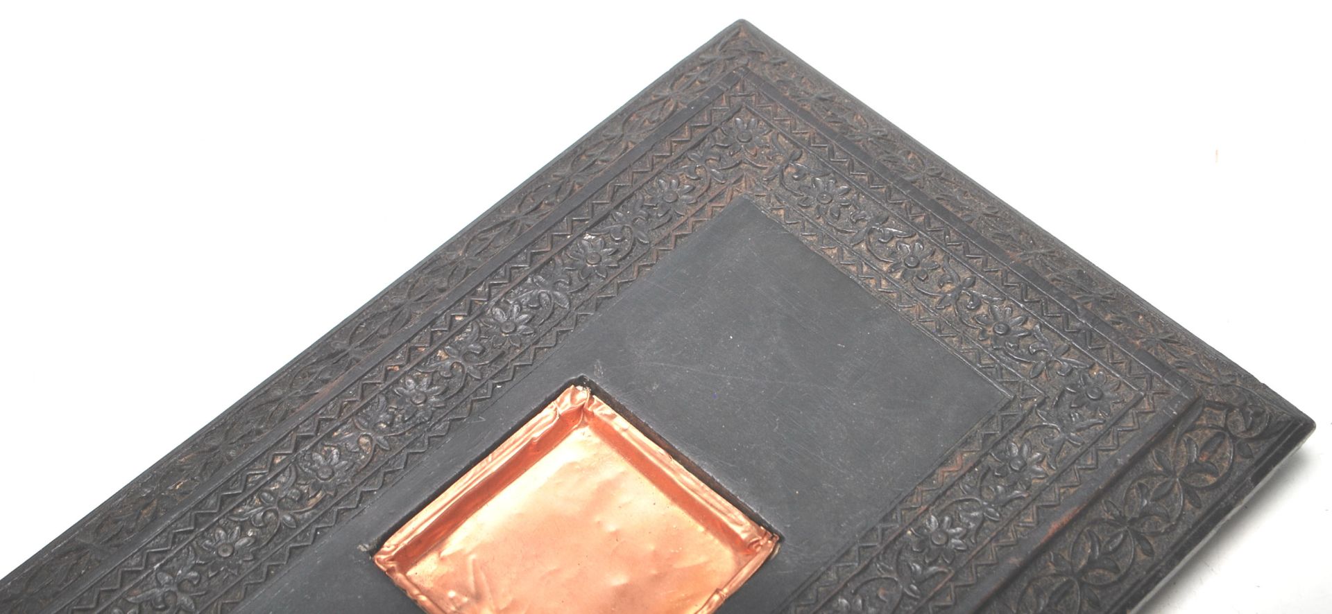 An early 20th Century ebonised inkwell / desk tidy comprising of a copper inlaid inkwell holder - Image 6 of 6