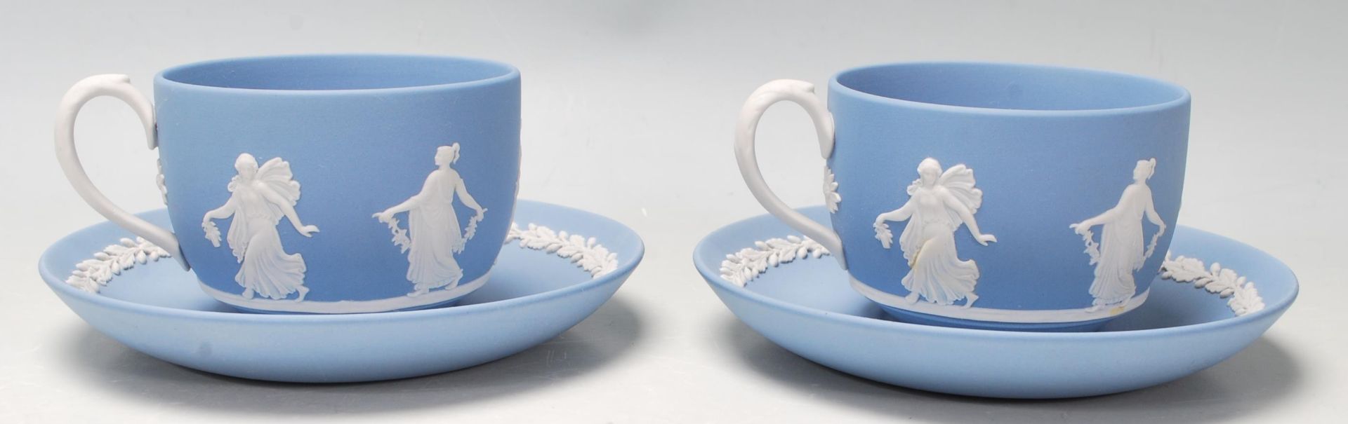 A pair of antique early 20th century Wedgwood dancing hours Jasperware tea cups and saucers with - Bild 3 aus 14