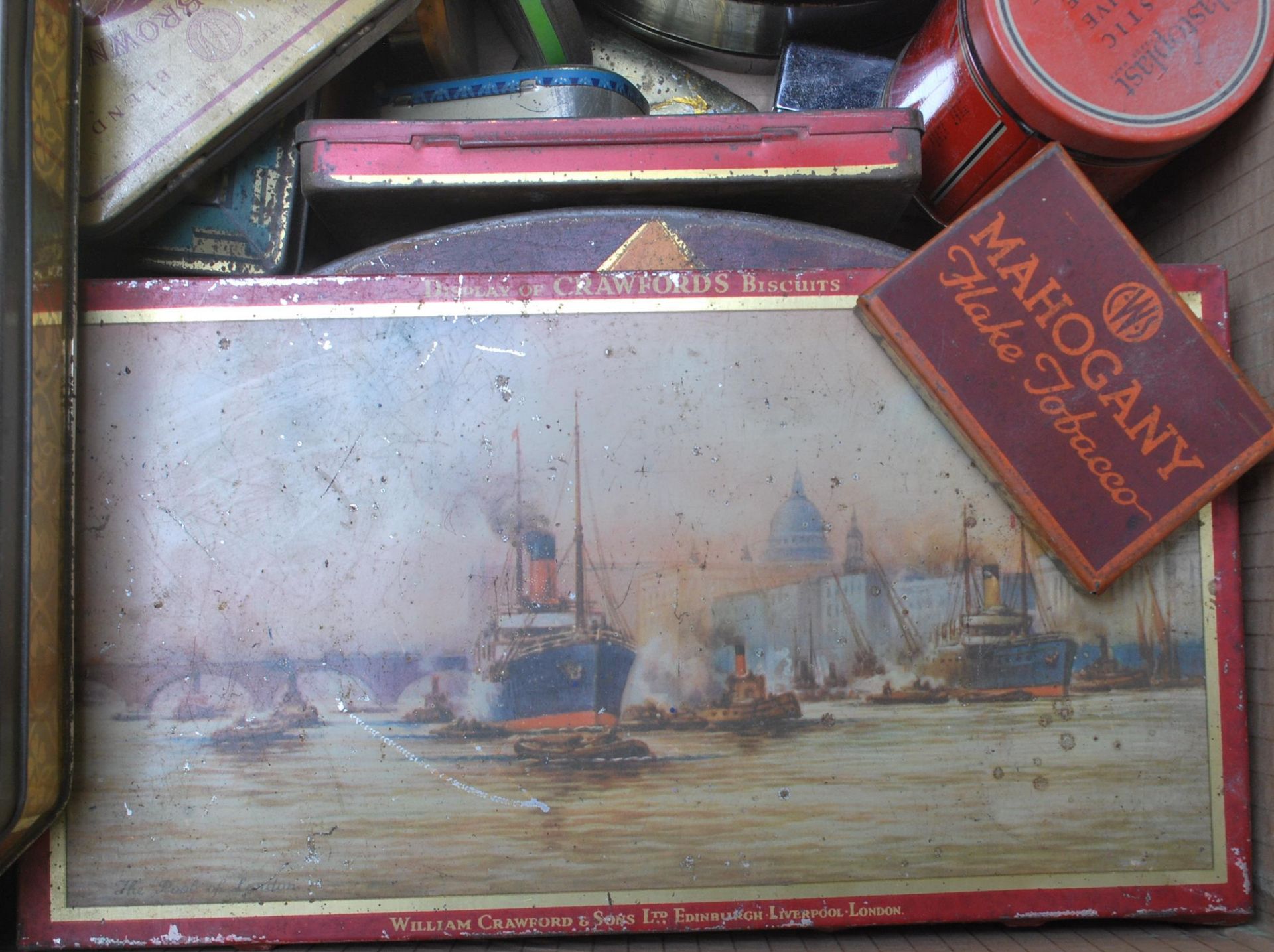 A large collection of vintage mid 20th century advertising tins, biscuits tins, to include some - Bild 6 aus 6