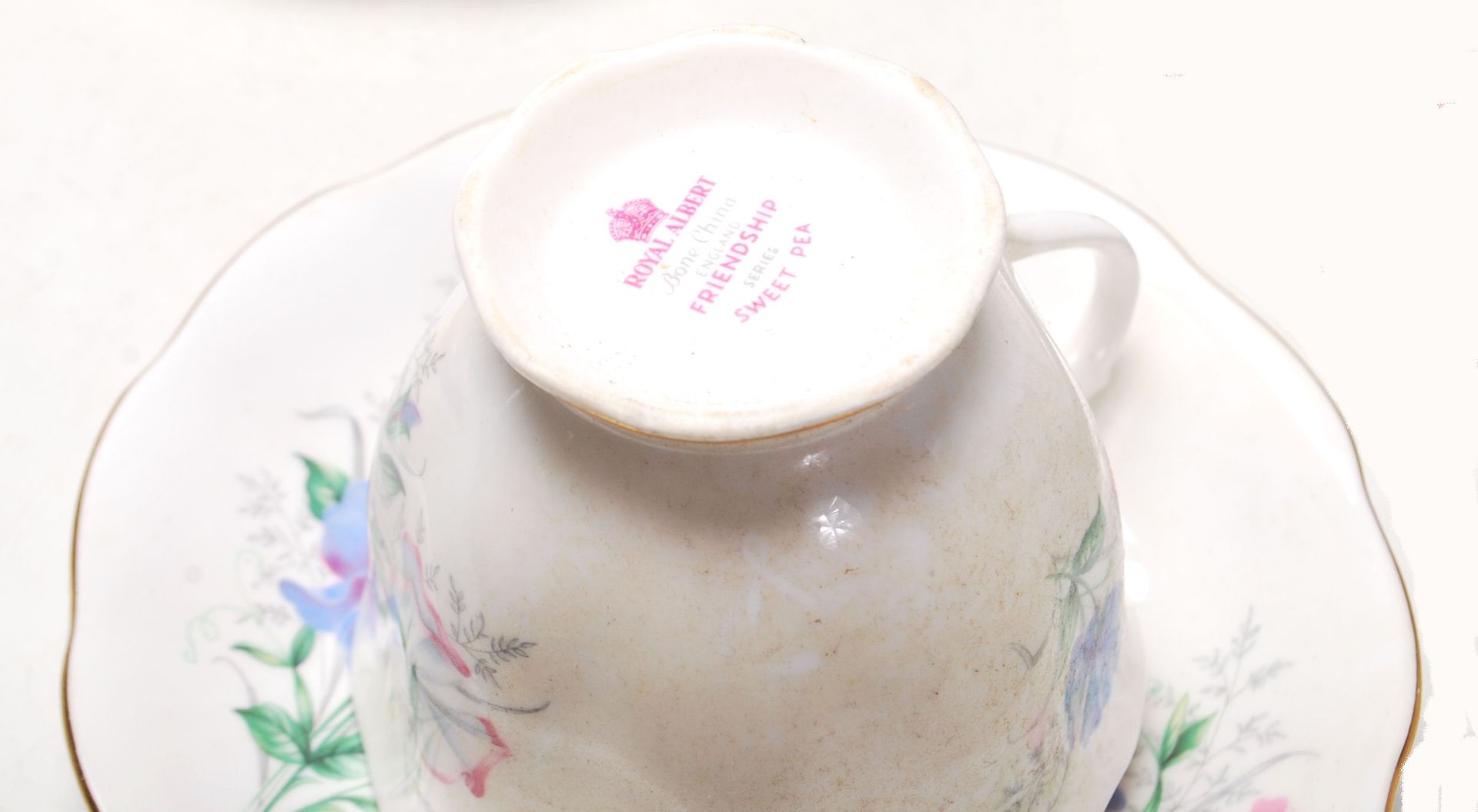 A Royal Albert Friendship Sweet Pea pattern fine bone china tea set comprising of 6 tea cups, - Bild 7 aus 8