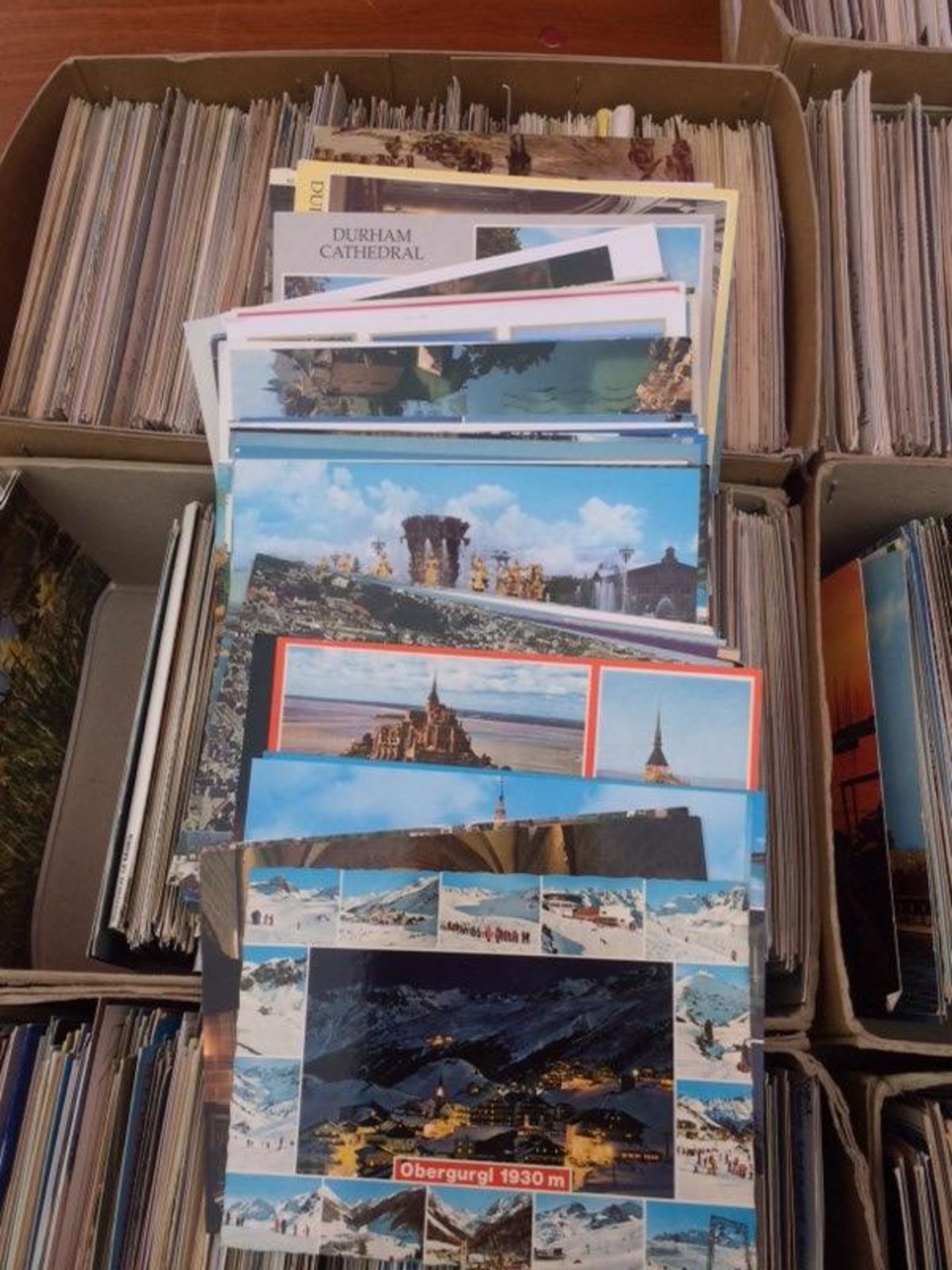 POSTCARDS - an impressive colossal collection of circa 30,000 cards, unsorted in x36 shoebox size - Bild 8 aus 10