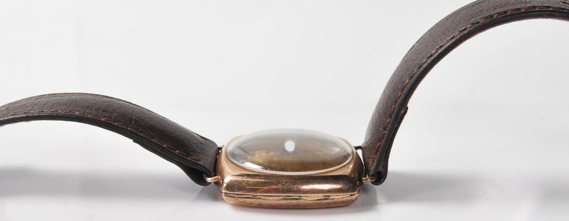 A 9k gold R.W.C.Ltd hallmarked wristwatch case with brown leather strap having 375 and letter “ - Bild 3 aus 5