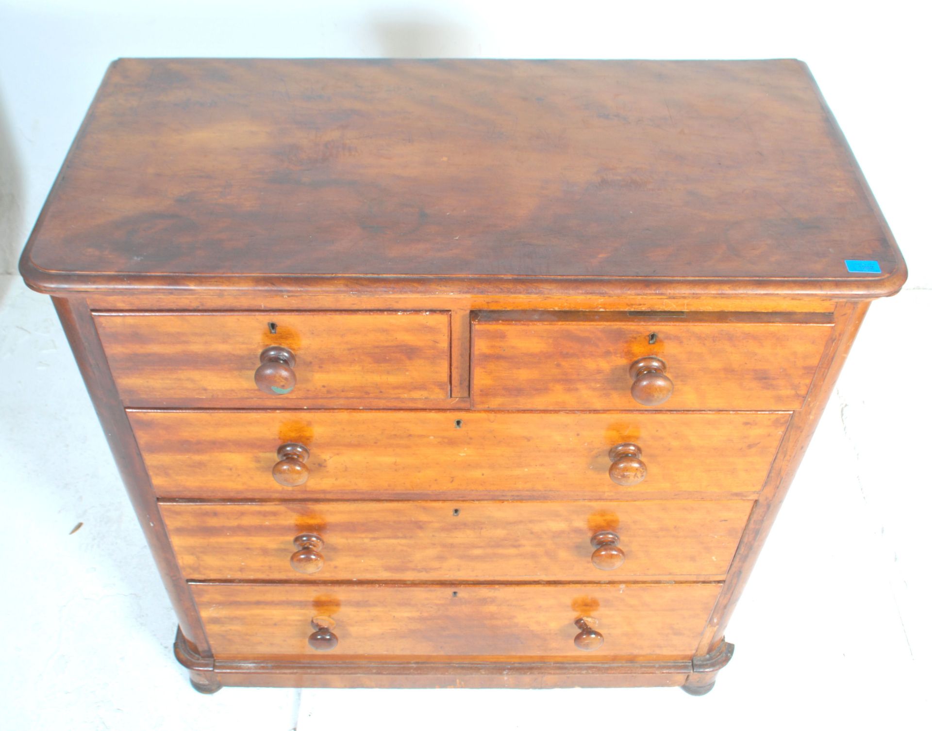 A Victorian 19th century two over three mahogany chest of drawers with a knob handles to each of the - Bild 6 aus 8