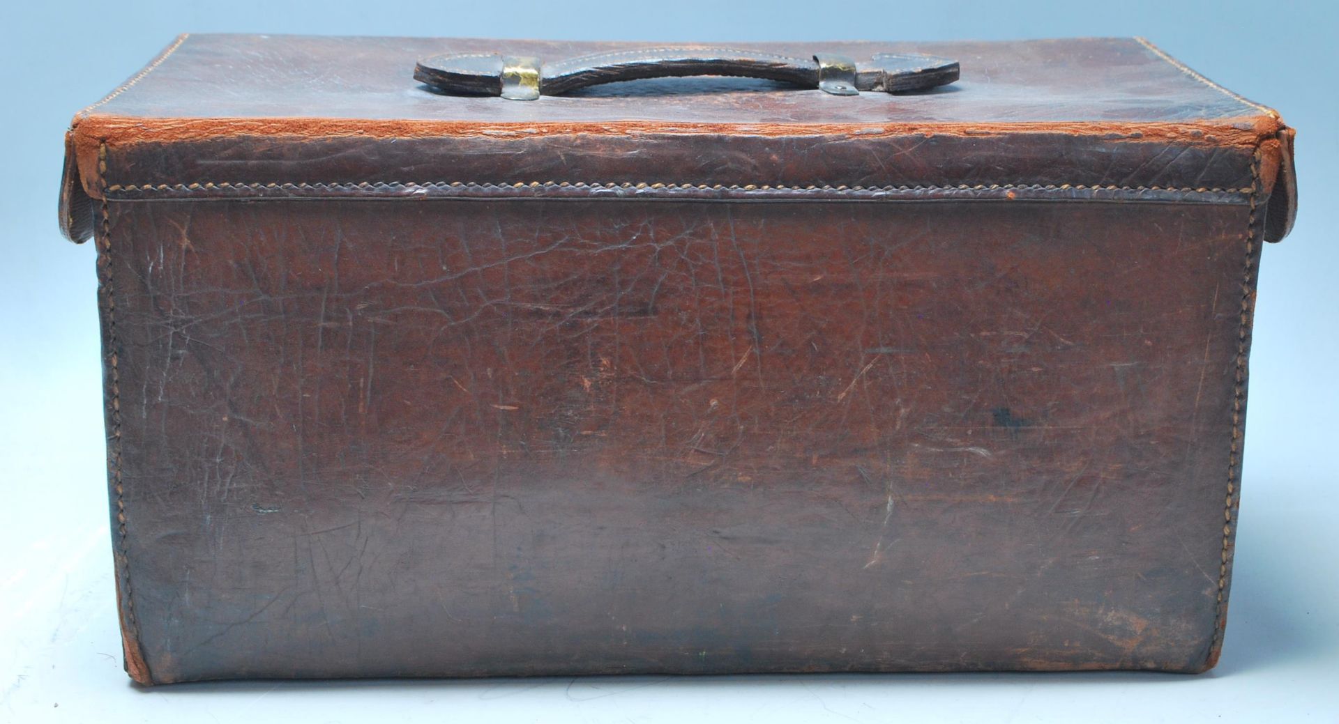 An Antique 20th Century Leather trunk / doctors / Gladstone bag of square form with a makers mark - Bild 7 aus 14
