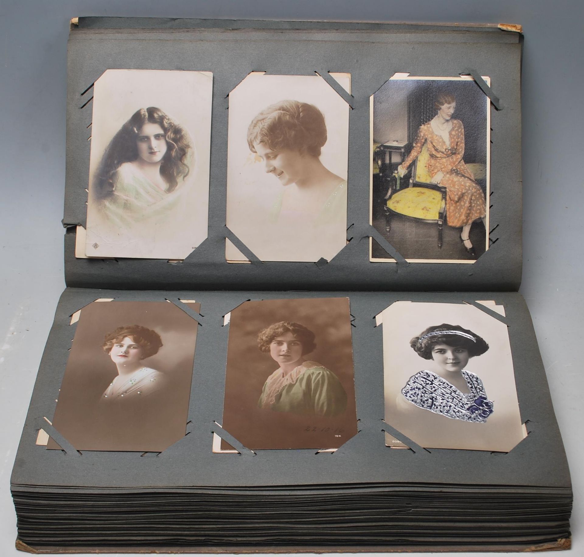 YOUNG LADIES on Postcards. 282 cards, mostly circa Edwardian in contemporary album with Art - Bild 3 aus 10