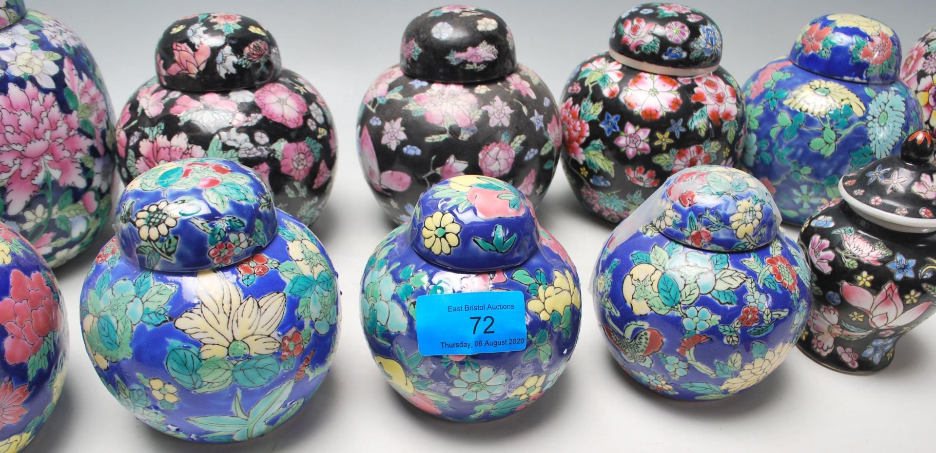 A collection of twelve 20th Century Chinese ginger jars all having hand enamelled floral sprays - Bild 2 aus 7