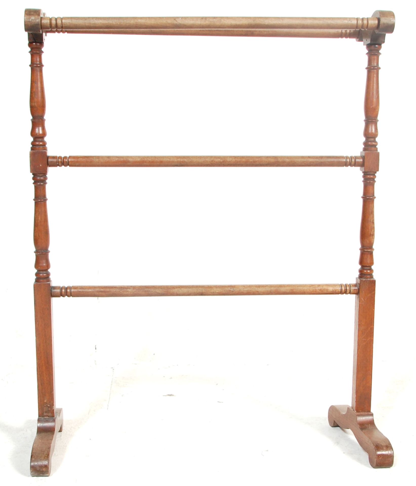 An early 20th Century arts and crafts bookshelf having panelled supports with square block stretcher - Bild 7 aus 8