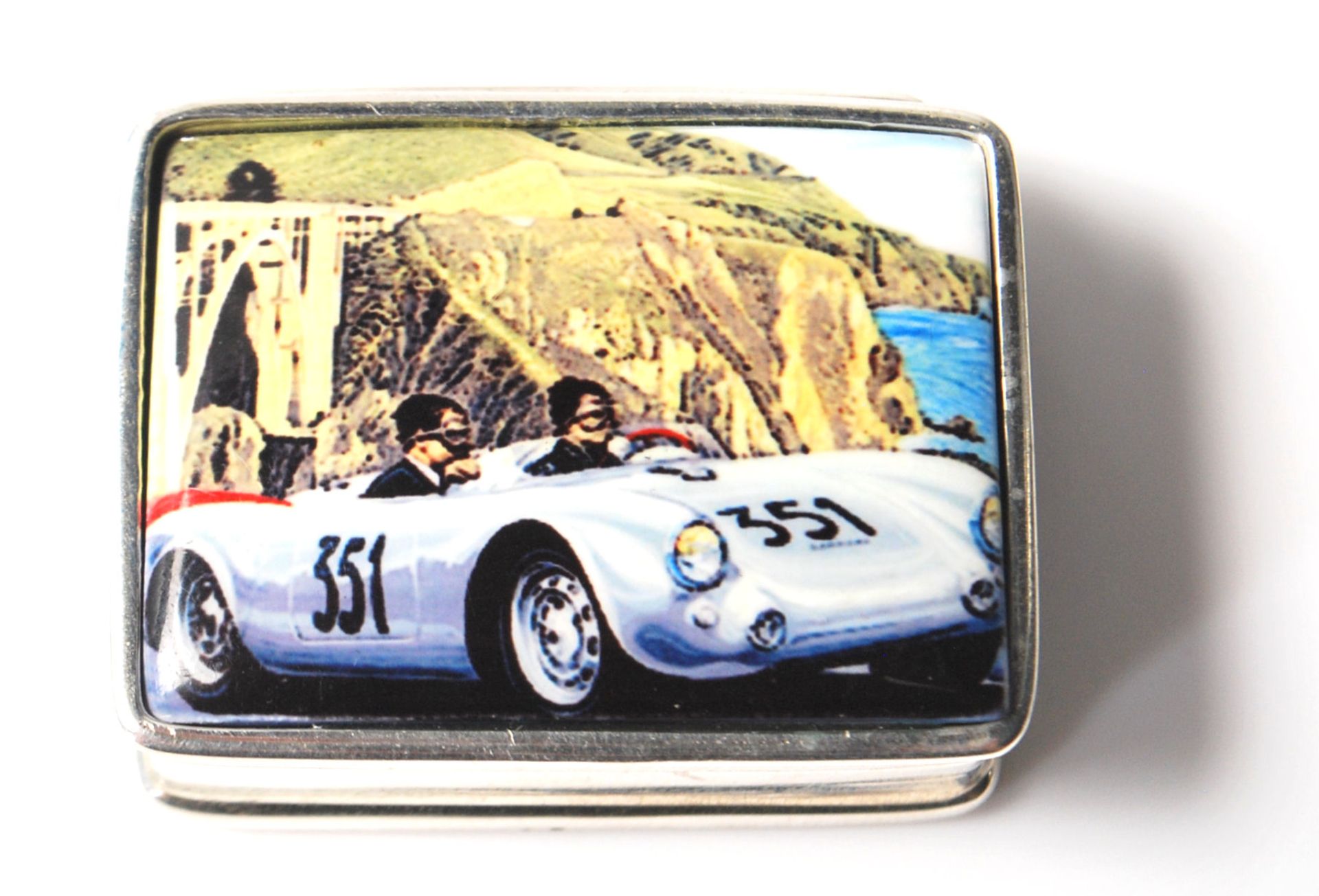 A silver and enamel pill box decorated with a Porsche 550. Weighs 20g. Measures 3cm. - Bild 4 aus 5