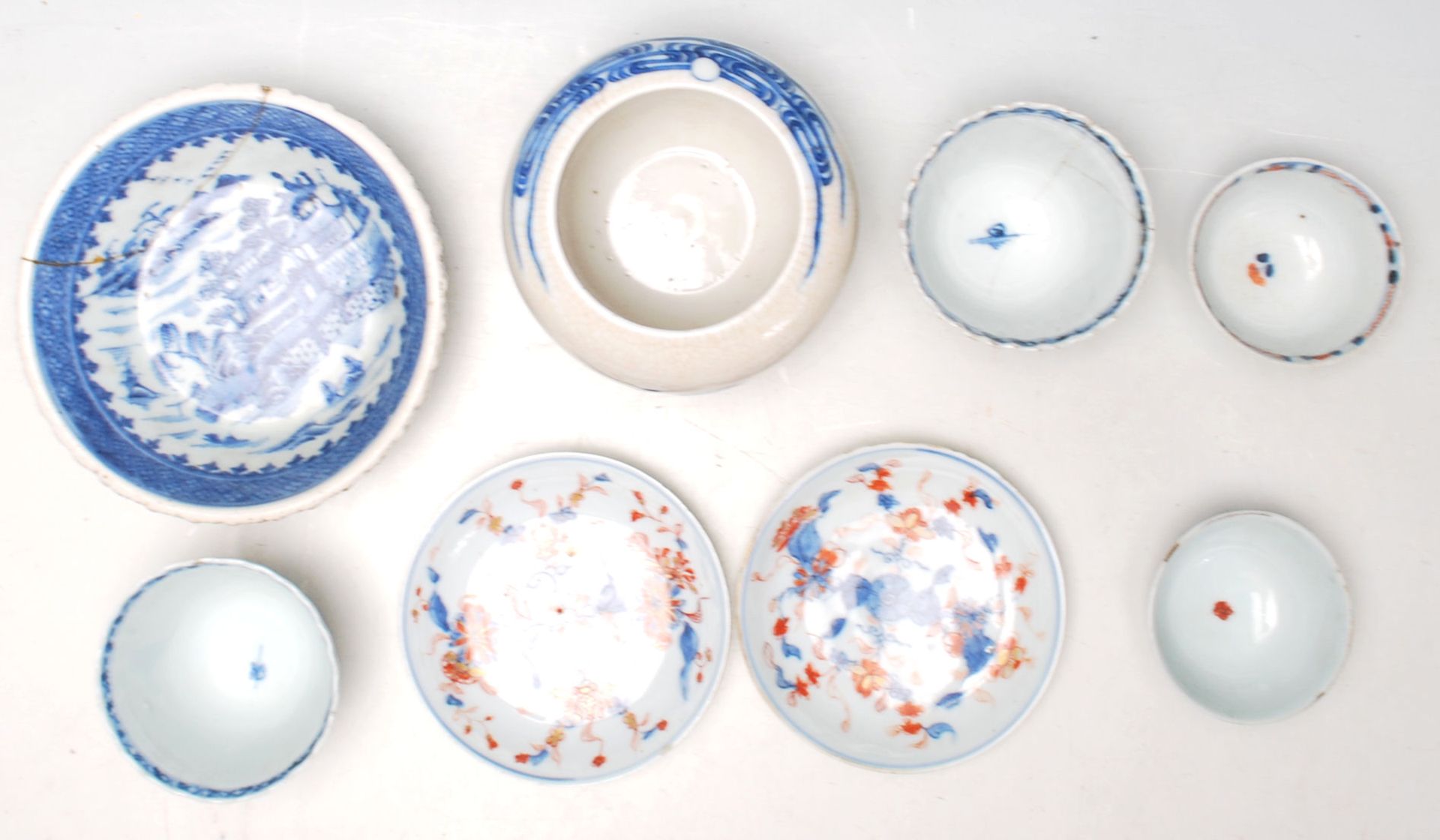 A quantity of 19th century English blue and white ceramics to include bowl, tea cup, rice bowl and - Bild 2 aus 6