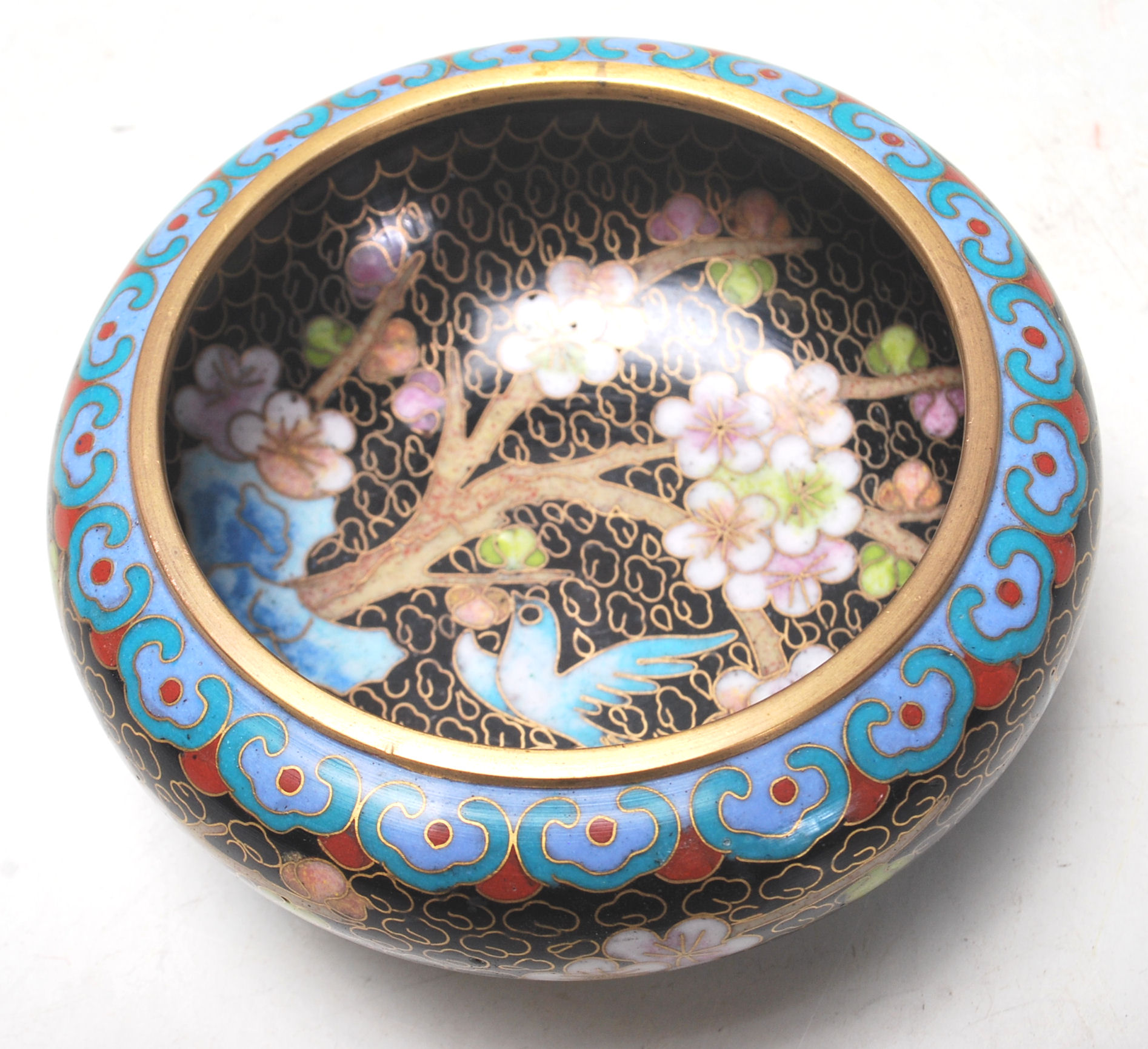 A 20th Century Chinese Cloisonne dish of round from having enamelled decoration throughout depicting - Image 4 of 5