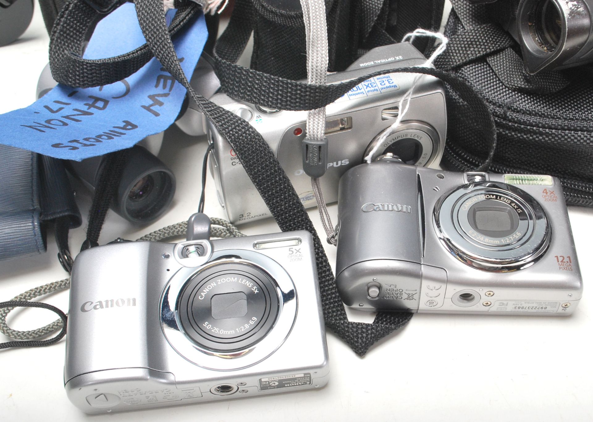 A collection of vintage retro camera equipment to include a Pentax P30, Lumix FZ38, SMC PENTAX- A - Bild 5 aus 9