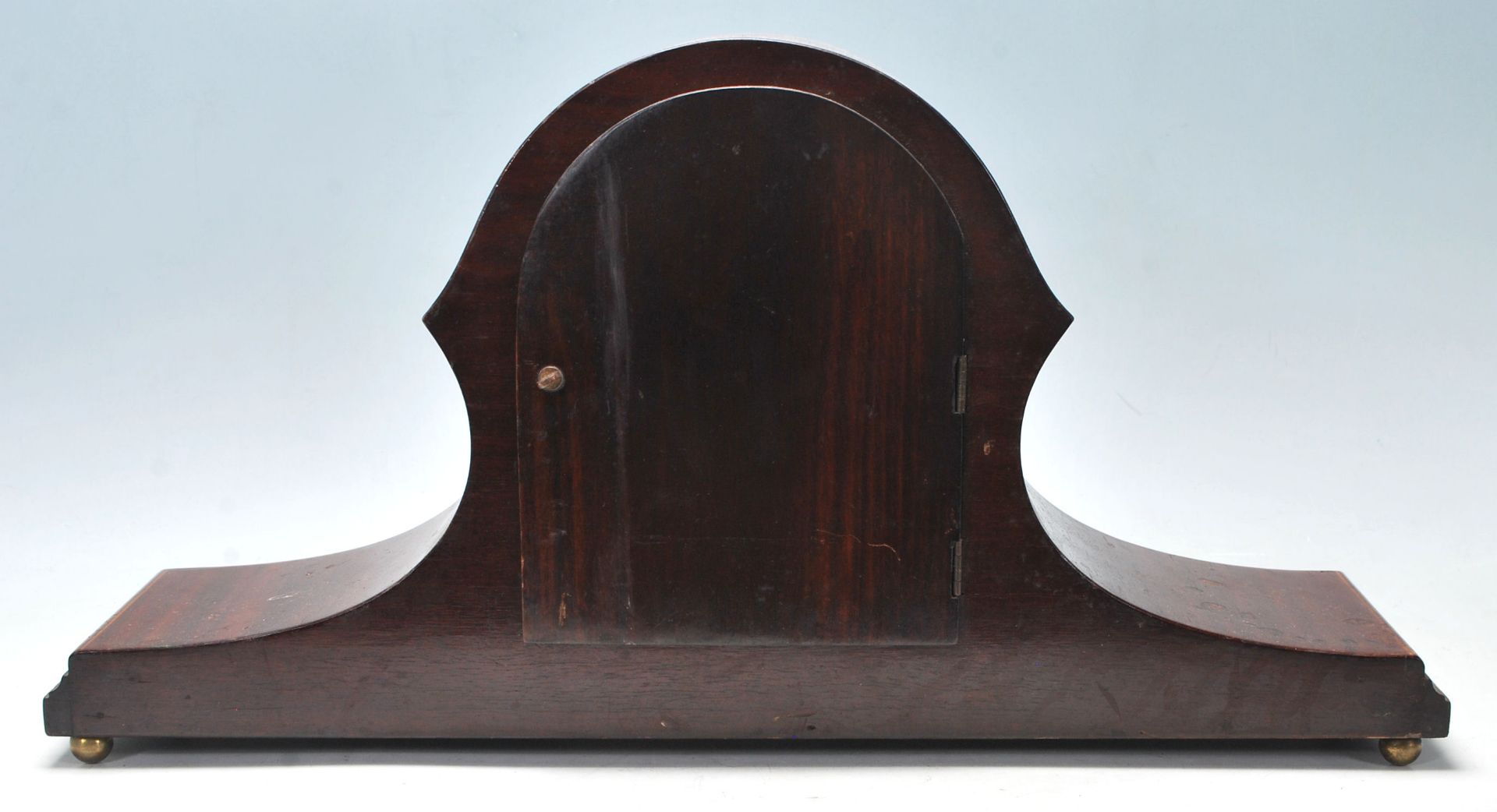 An early 20th Century Edwardian mahogany napoleon's hat mantel clock having inlaid borders with a - Bild 3 aus 7