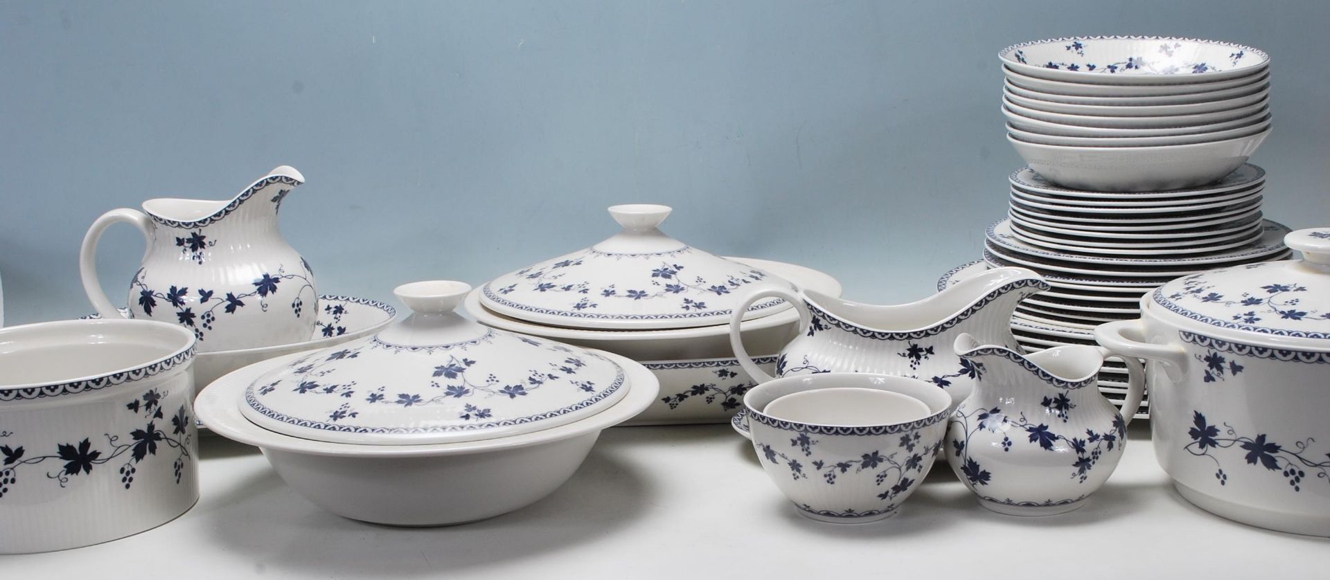 Royal Doulton - Yorktown - A large fine bone china dinner service decorated with blue floral