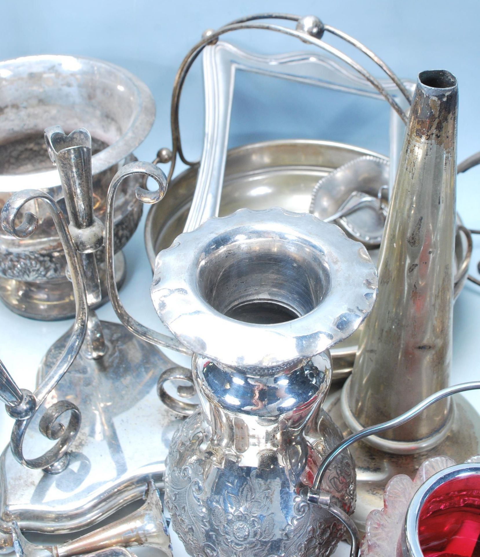 A large collection of early 20th Century silver plated items to include a silver plate flower - Bild 10 aus 20