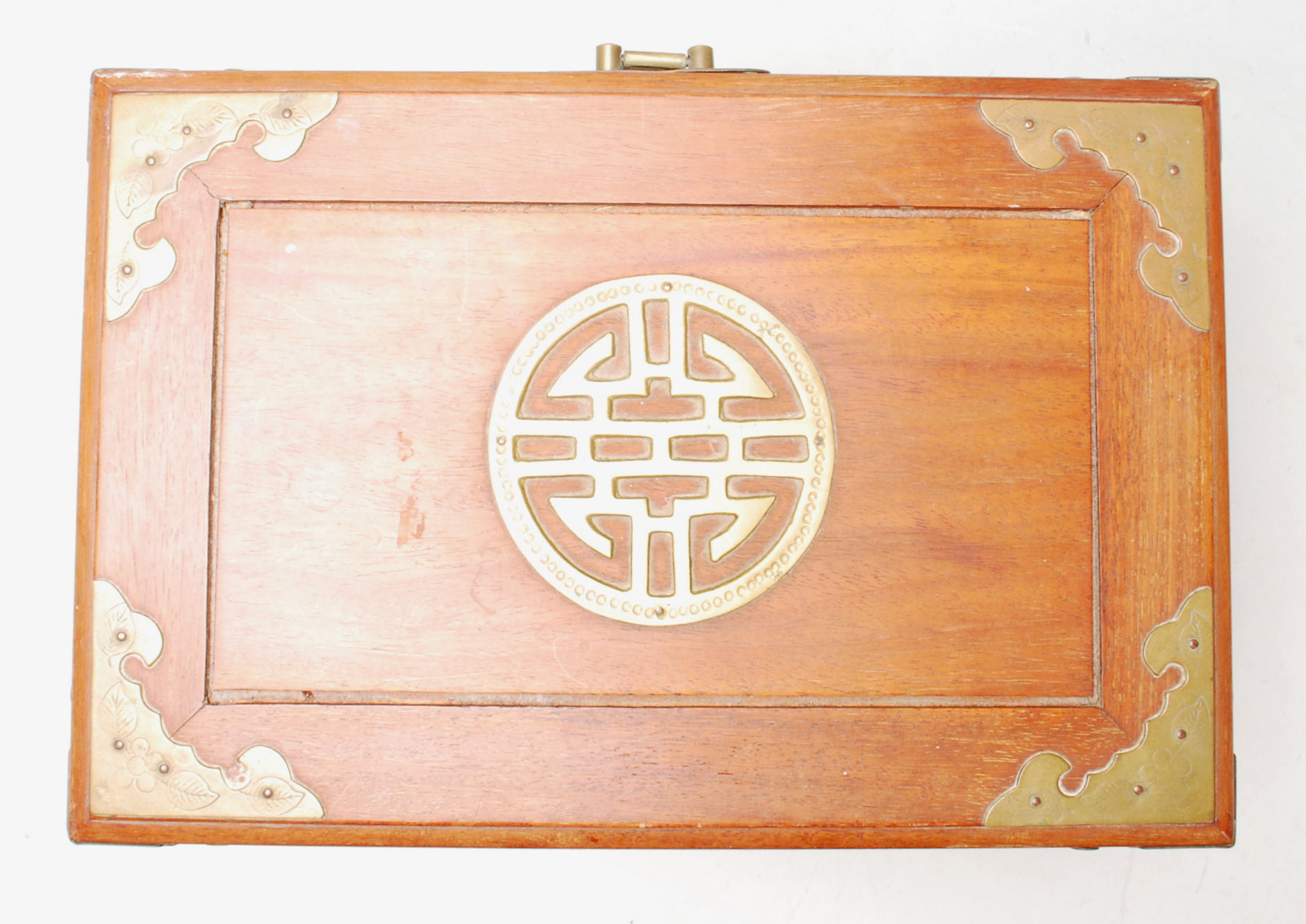 A vintage 20th Century Chinese wooden jewellery compartment box having a hinge lid to the top with - Image 5 of 6