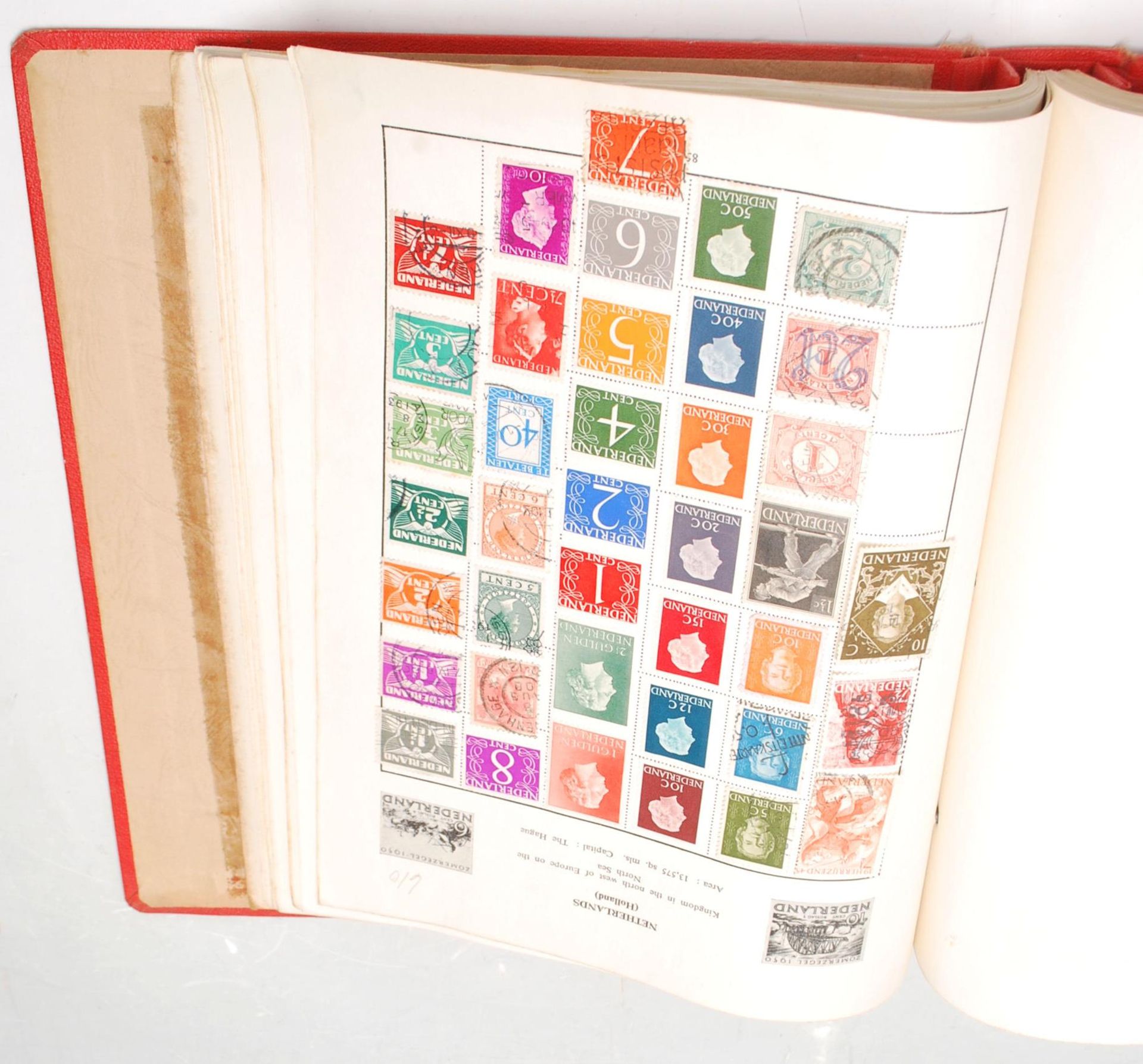 A good collection of 20th Century worldwide stamps to include stamps from Great Britain, Jersey, - Bild 6 aus 10