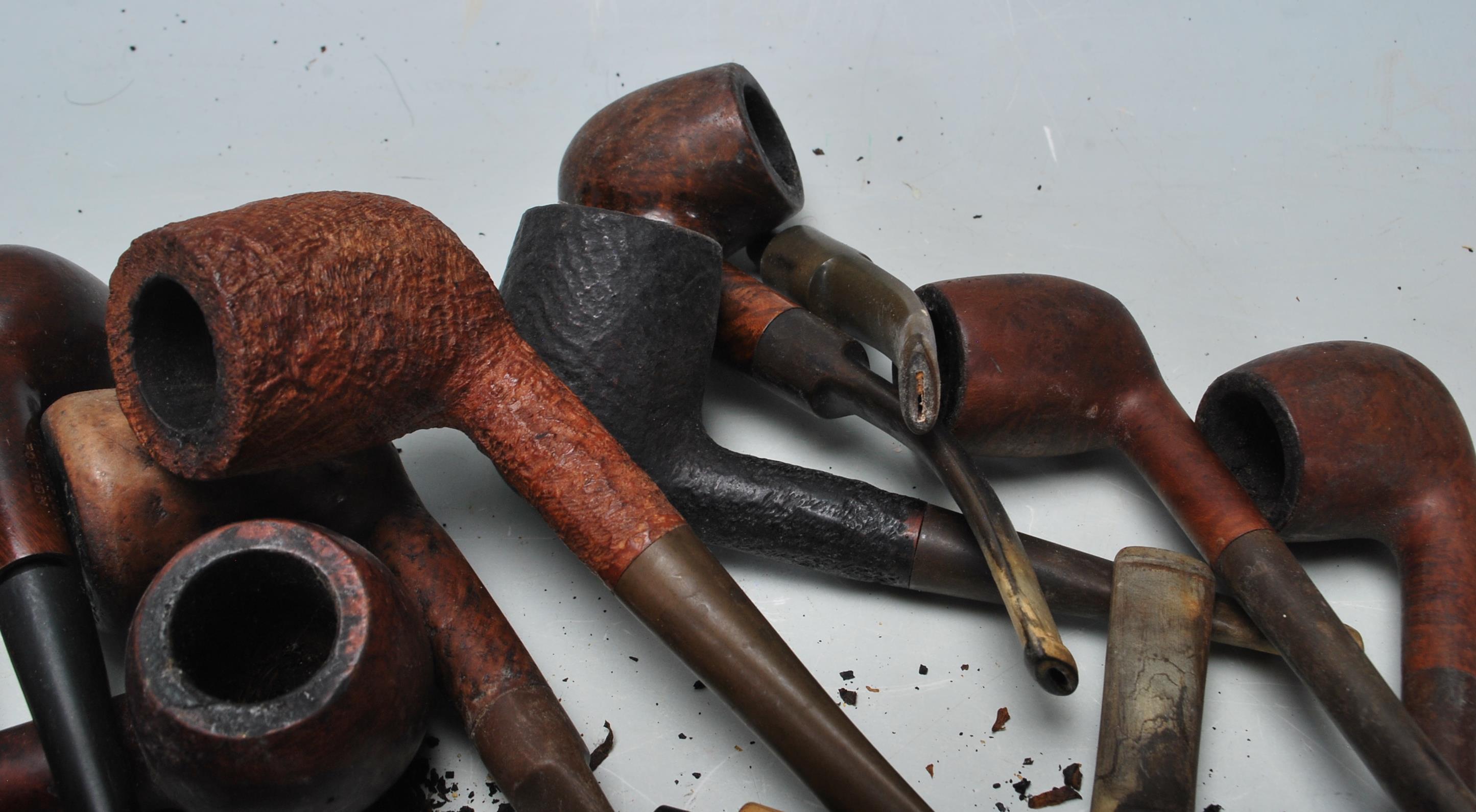 A collection of 15+ early & late 20th century tobacco pipes to include London made examples, - Image 7 of 7