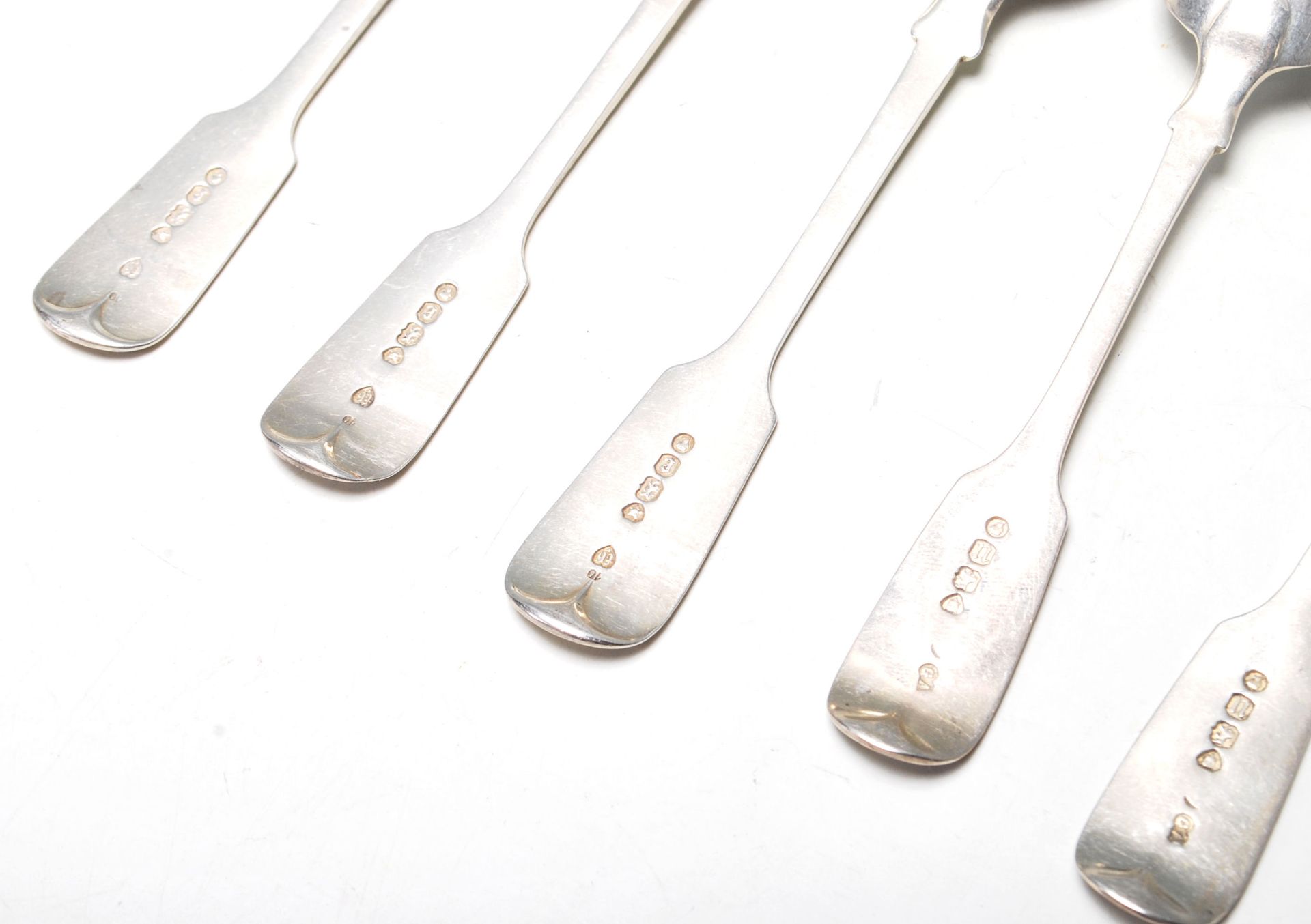 A set of six 19th century Victorian silver teaspoons having engraving initials to the handle, - Bild 6 aus 6