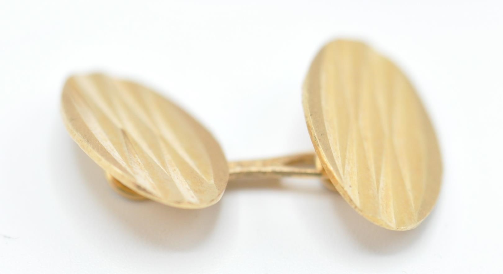 A pair of 20th Century 18ct gold gentleman's cufflinks having oval heads with engraved faceted - Image 3 of 5