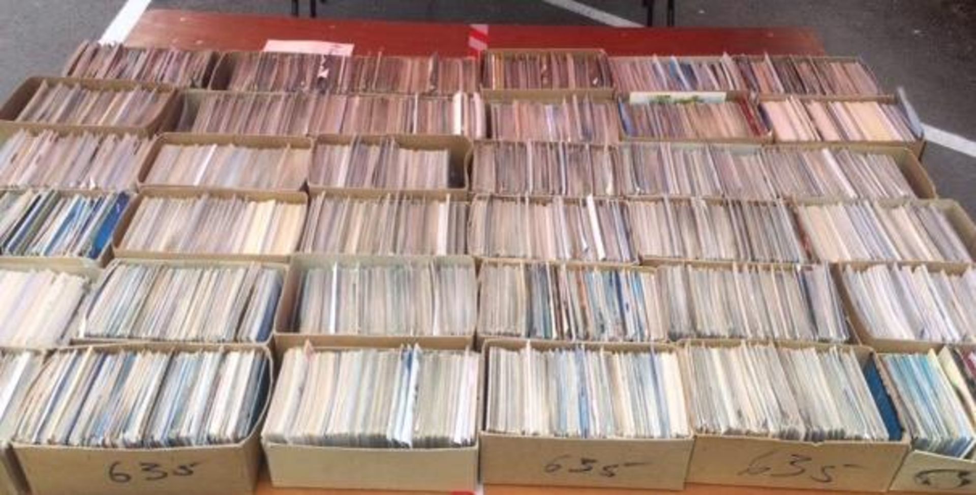 POSTCARDS - an impressive colossal collection of circa 30,000 cards, unsorted in x36 shoebox size - Bild 2 aus 10