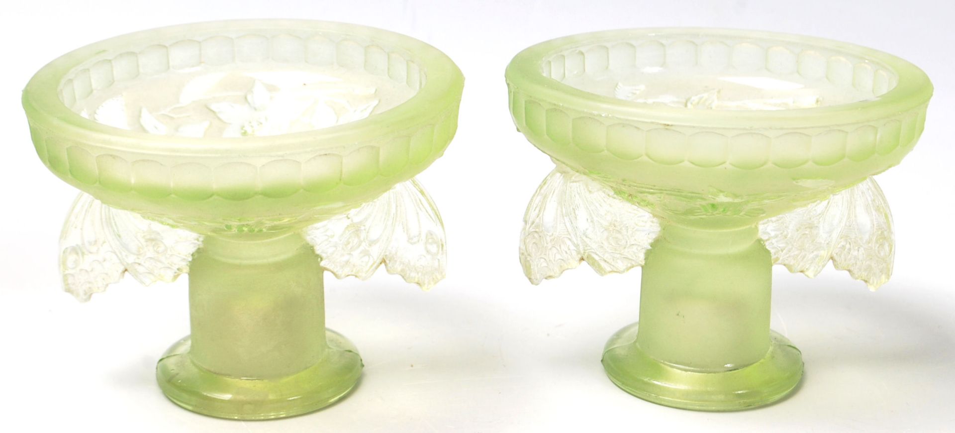 A collection of mid 20th century glass items to include a pair of uranium glass butterfly - Bild 2 aus 7