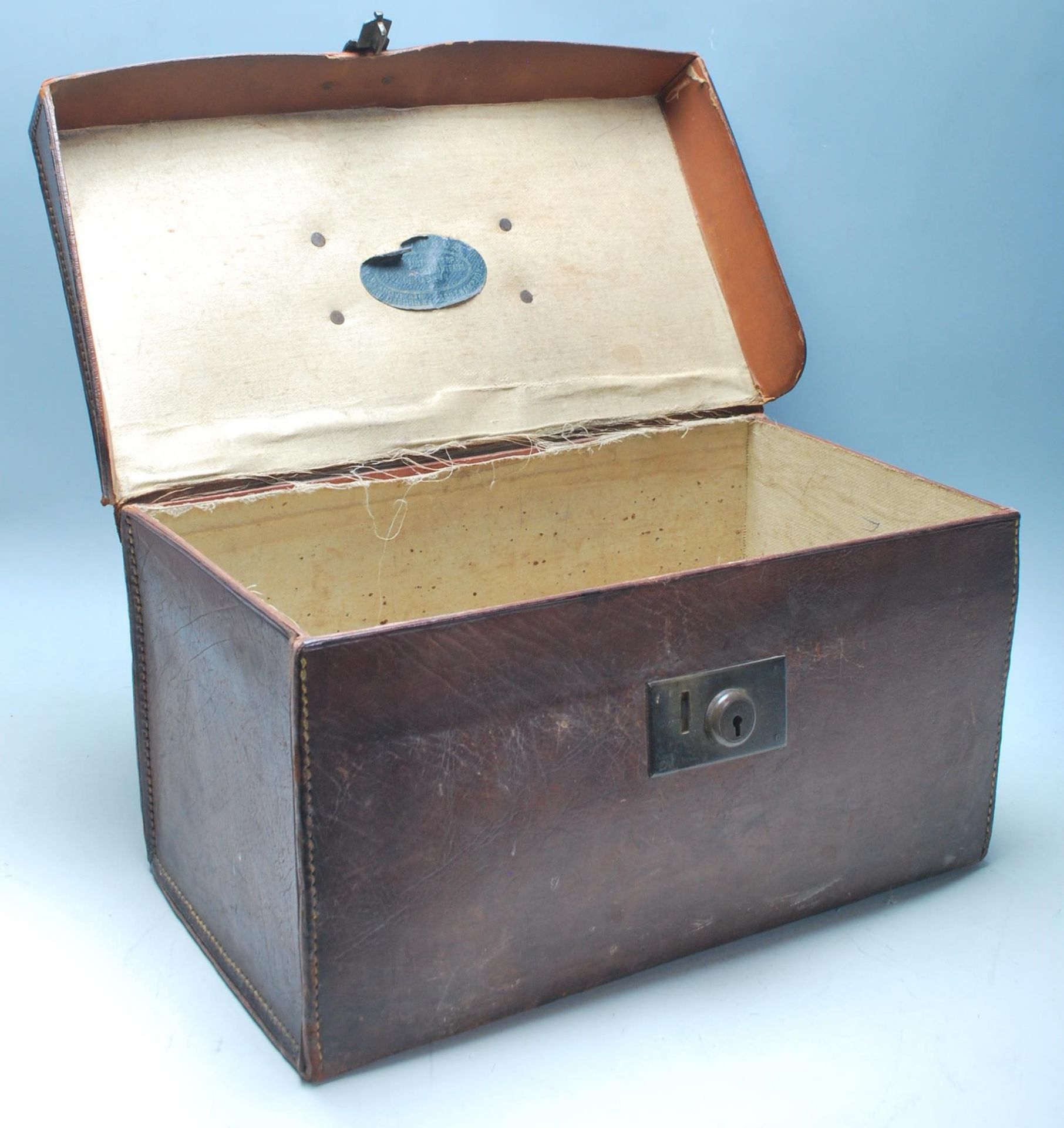 An Antique 20th Century Leather trunk / doctors / Gladstone bag of square form with a makers mark - Bild 10 aus 14