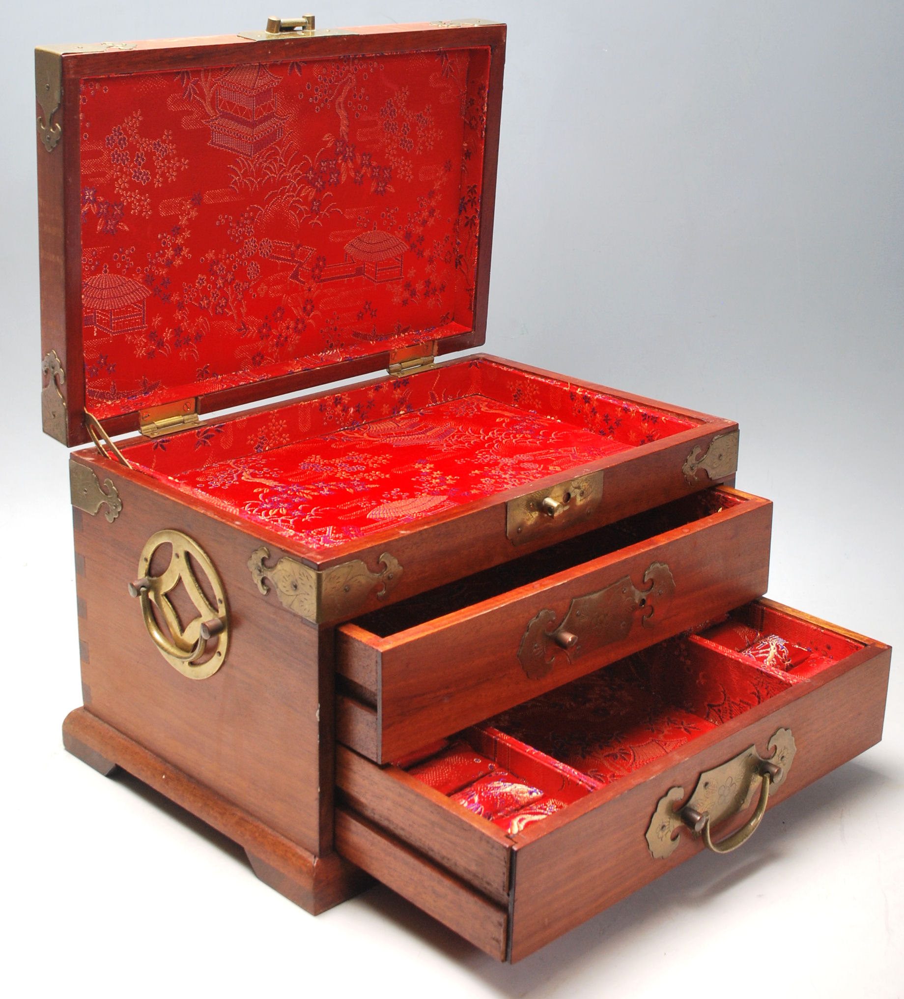 A vintage 20th Century Chinese wooden jewellery compartment box having a hinge lid to the top with - Image 6 of 6