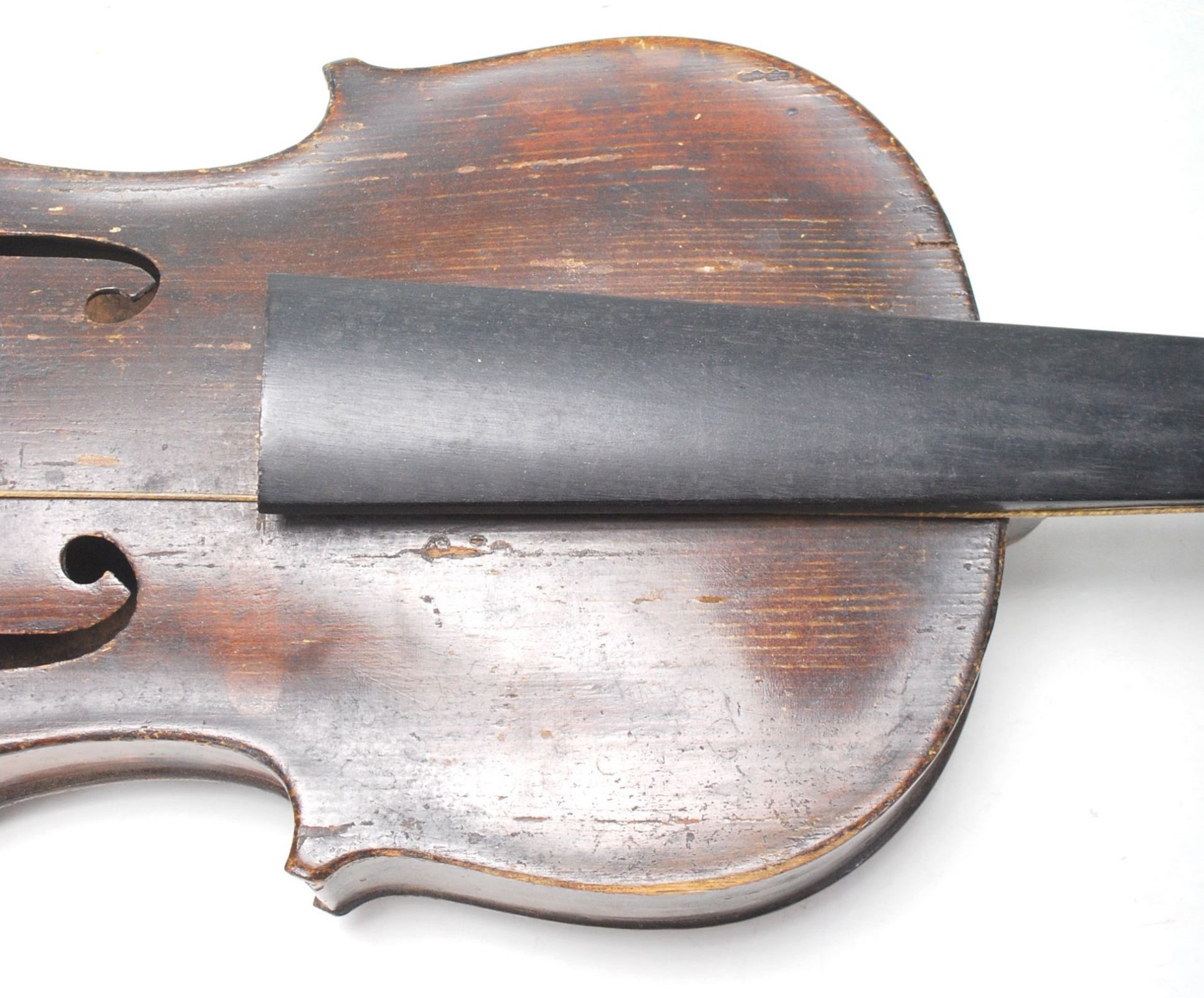 A 19th Century Victorian dark wood violin having  a hollow body with S shaped sound holes and - Bild 3 aus 7