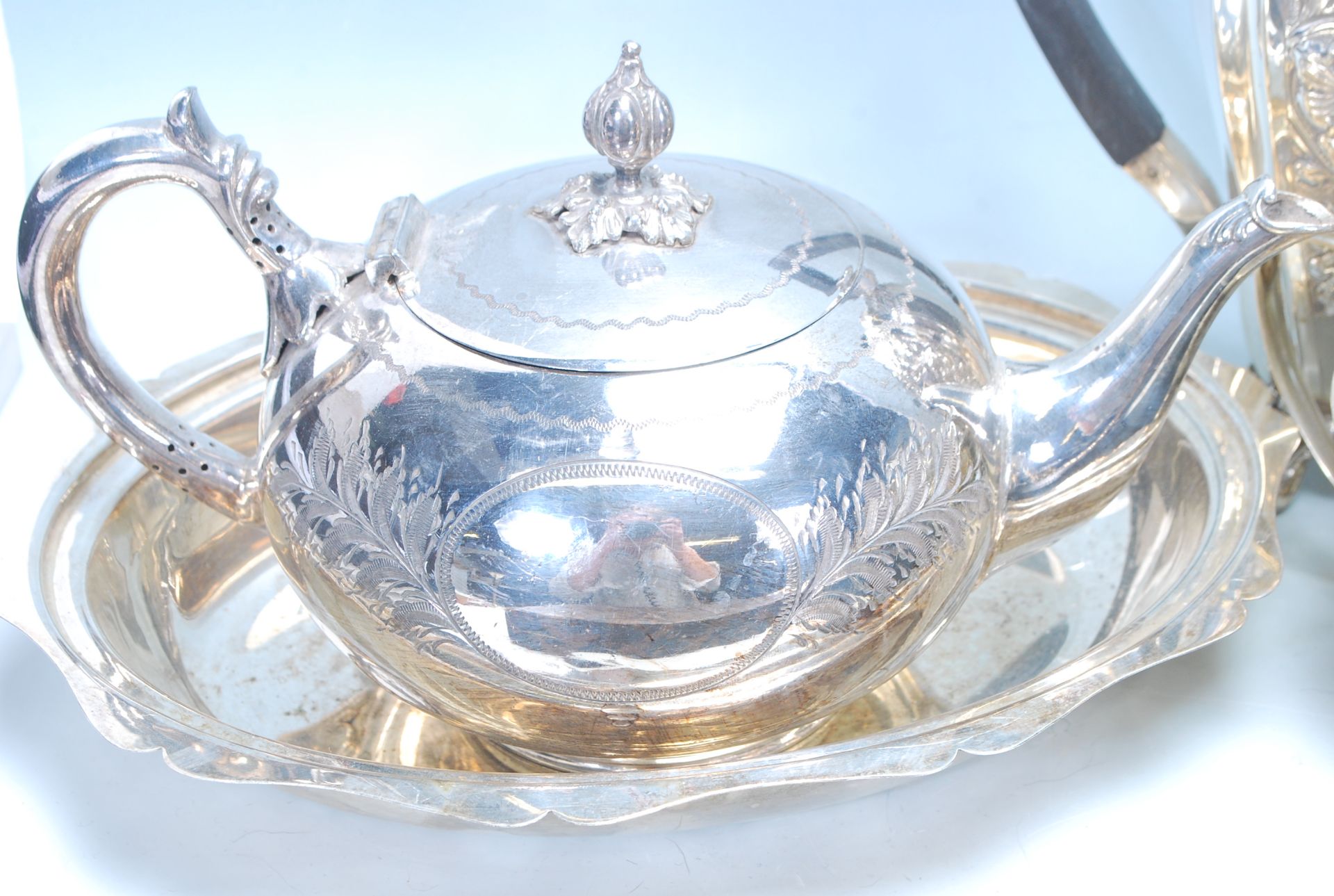 A collection of early 20th Century silver plated items to include a silver plated kettle having - Bild 7 aus 16