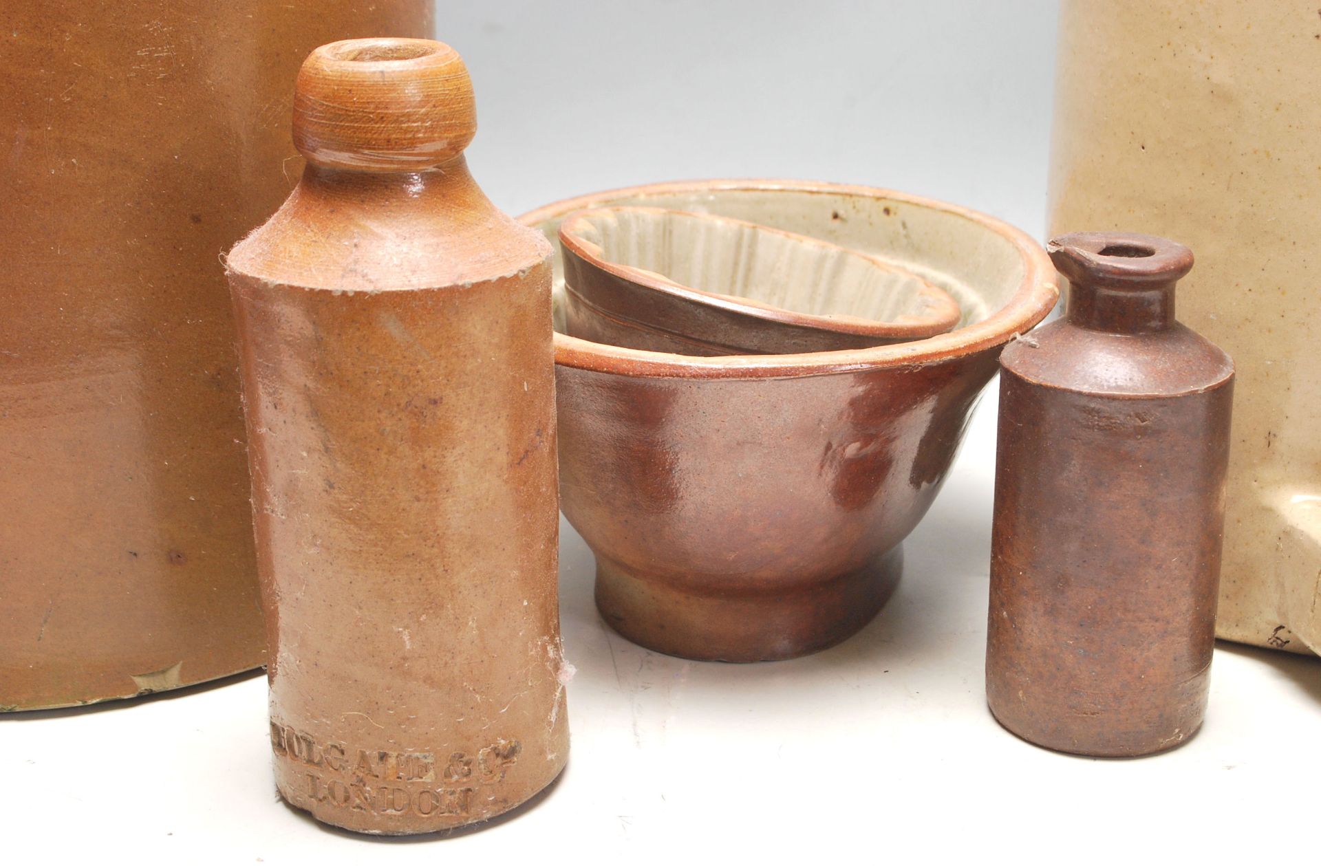 A good quantity of 19th century Victorian stoneware jugs and bottles - Bild 3 aus 7