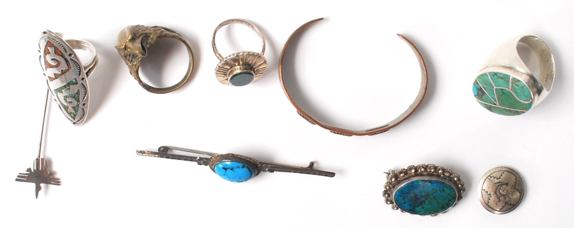 A selection of jewellery to include some Native American examples including a Hopi medallion / - Bild 8 aus 10