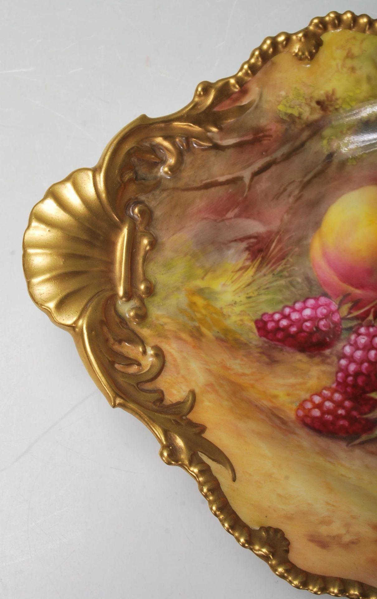 A Royal Worcester twin handled dish dated 1928 by T Lockyer, hand painted / decorated with fruit - Bild 4 aus 10