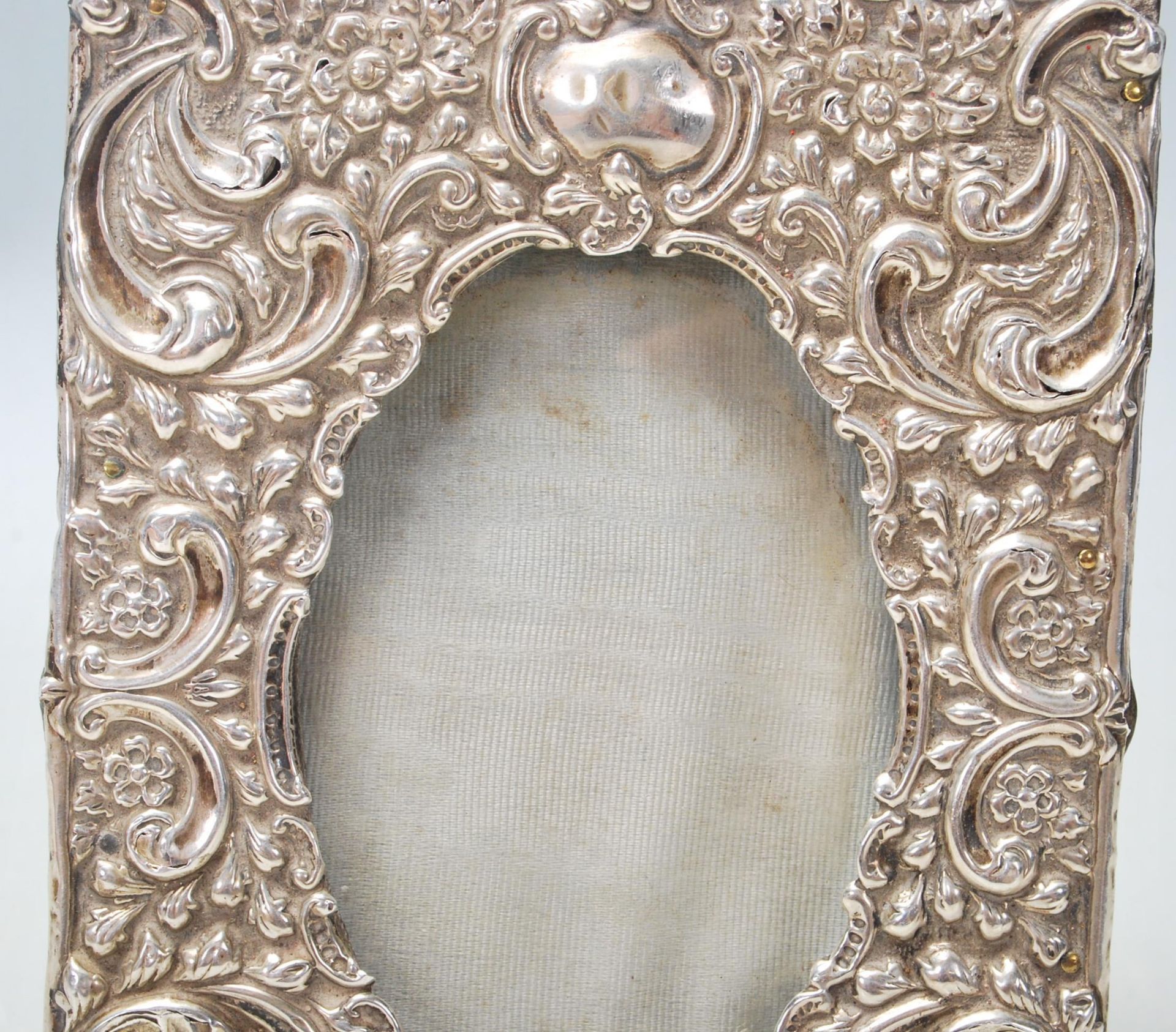 AN early 20th century silver hallmarked photo frame with foliate swags decorations. Hallmarks for - Bild 3 aus 6