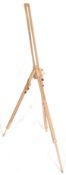 A vintage retro 20th century oak adjustable artists easel by Daler & Rowney. The artists tripod