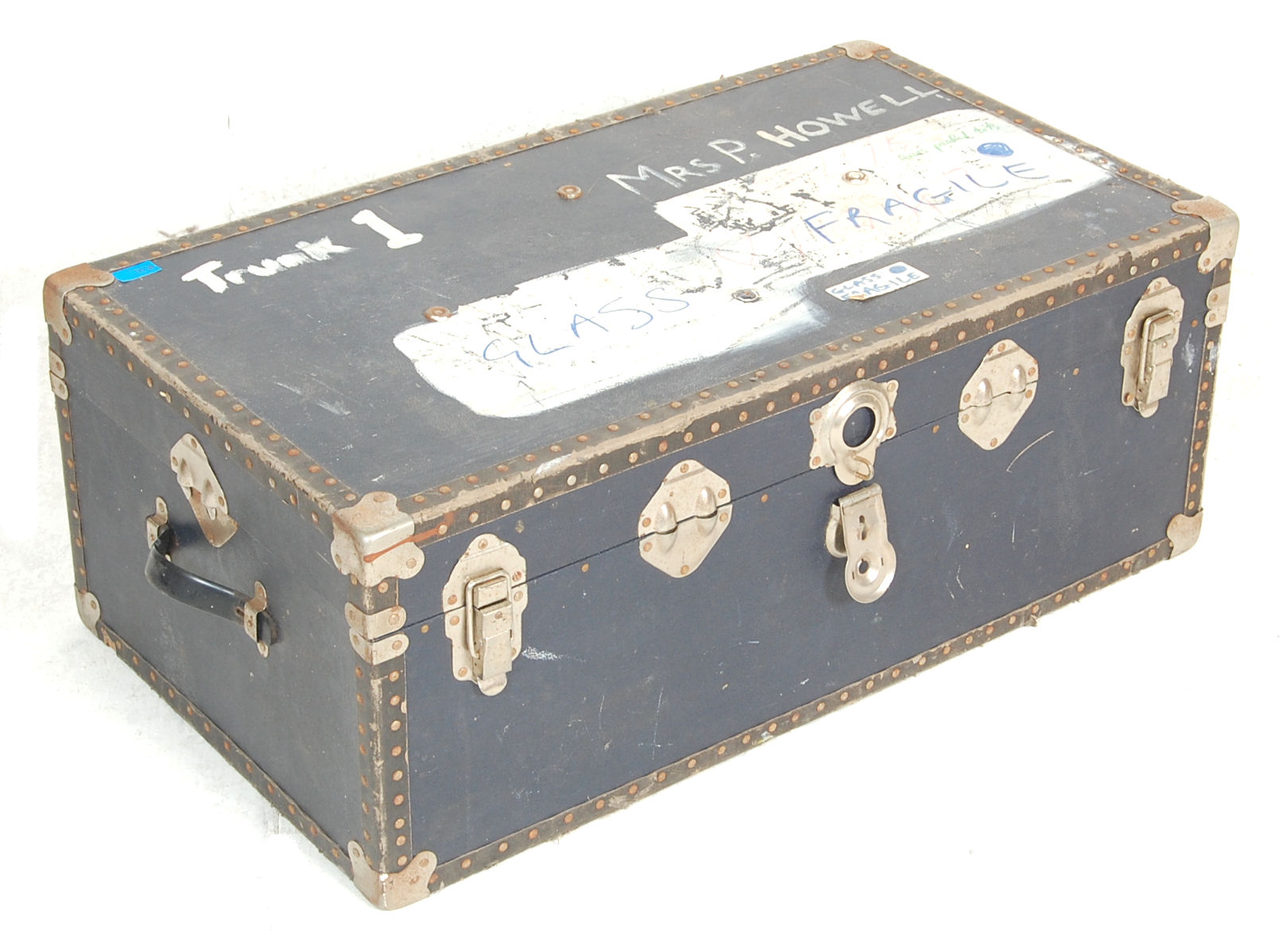 A collection of 3 vintage large early to mid 20th Century American canvas steamer / travel trunks. - Bild 8 aus 11