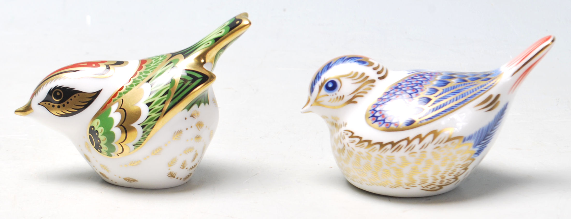 Two vintage Crown Derby bird paperweights in the Imari pattern, both having gold stoppers. Both - Image 5 of 7