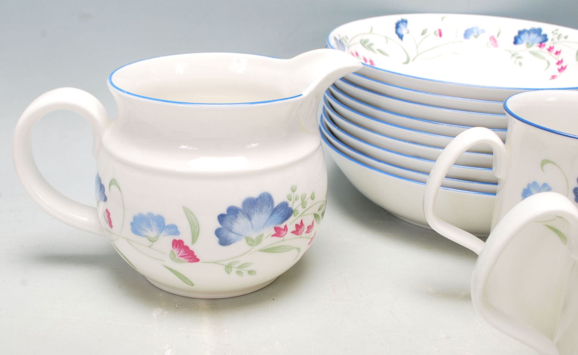 A good Royal Doulton English china Windermere part tea/dining set comprising of teapot, dining - Bild 3 aus 9
