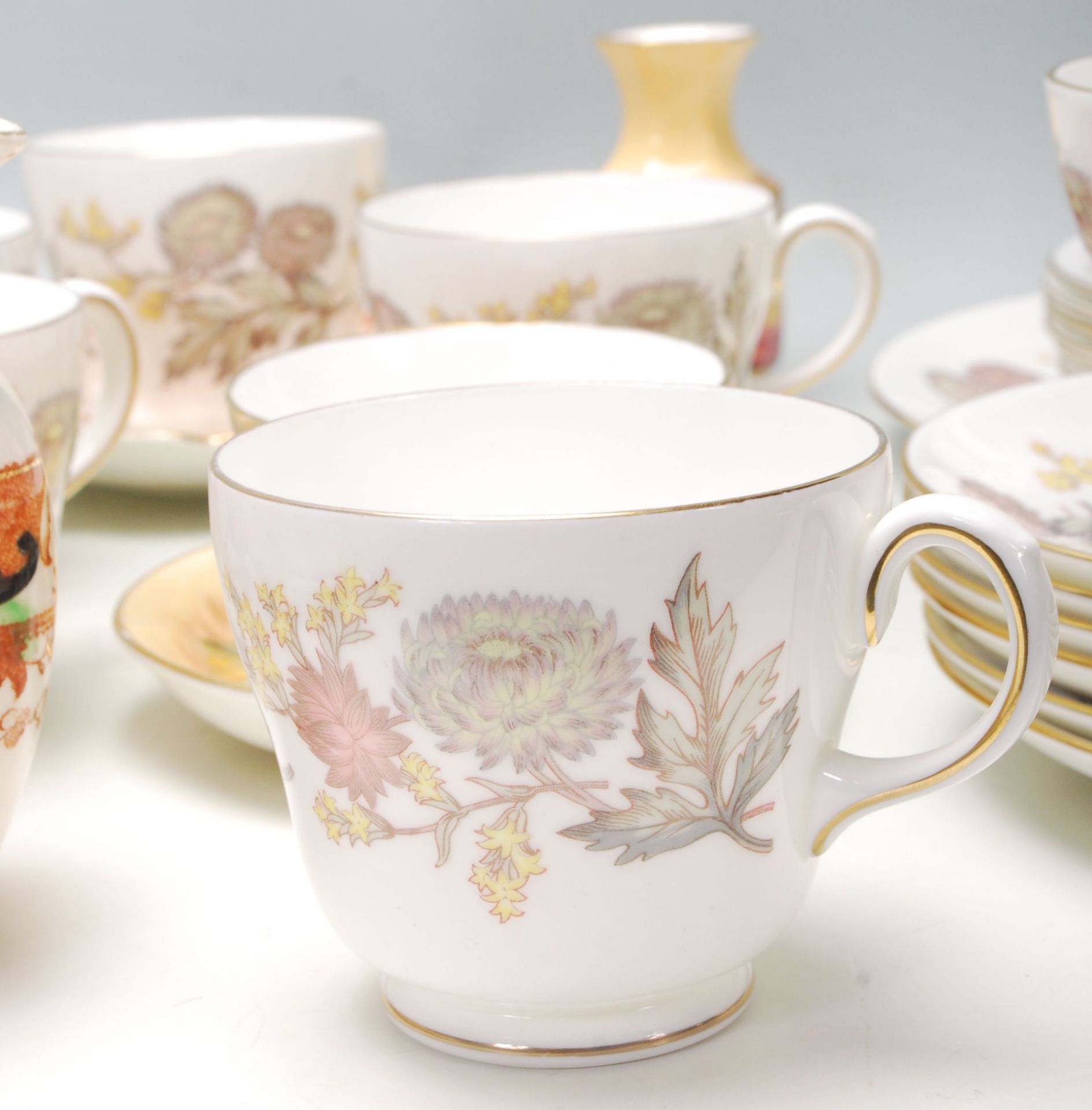 A collection of antique fine bone china tea sets to include a quantity of wedgwood cups and - Bild 5 aus 9