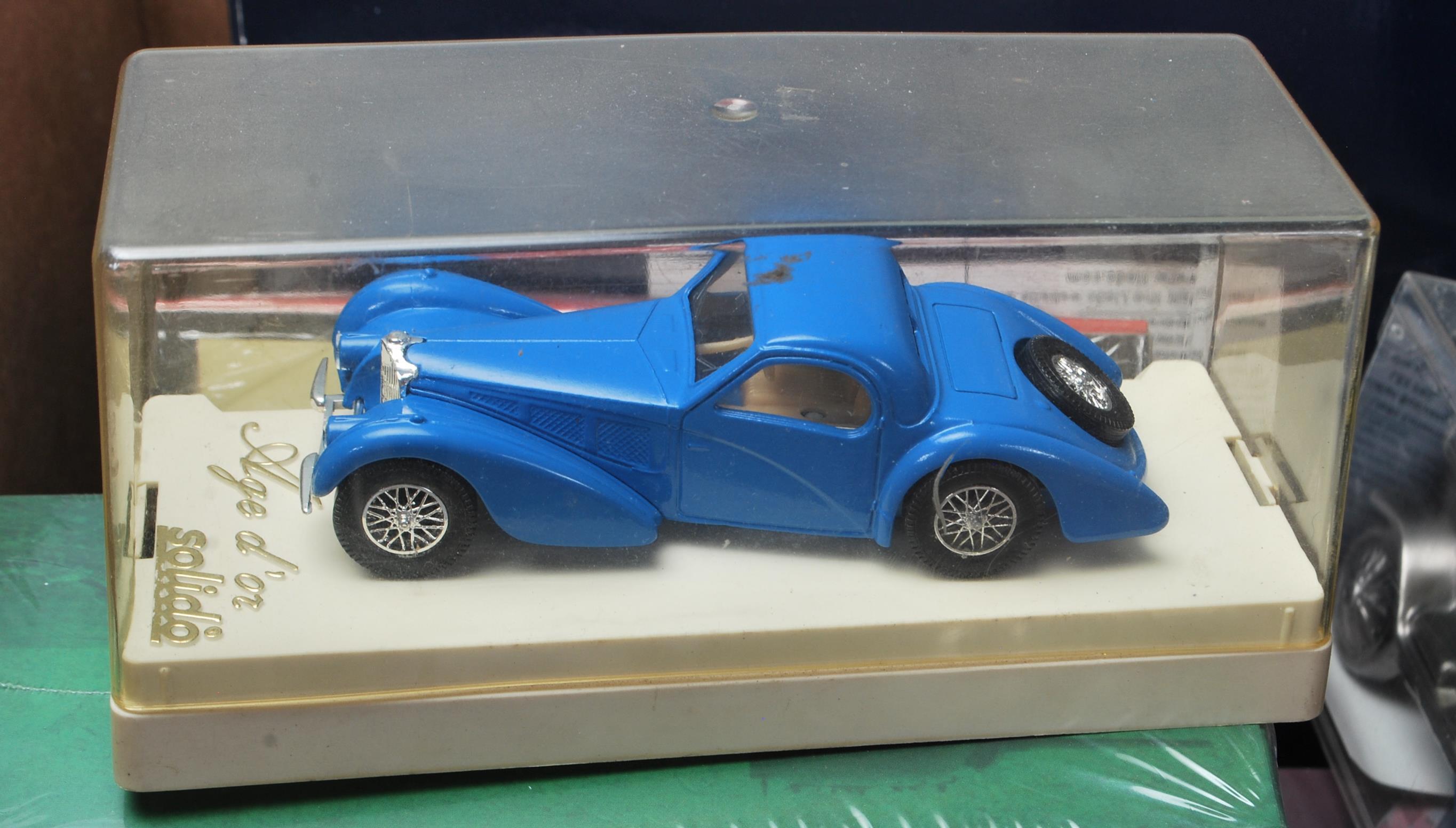 An assorted collection of scale diecast model toy cars to include include Lledo, Badass Cars, Corgi, - Image 5 of 8