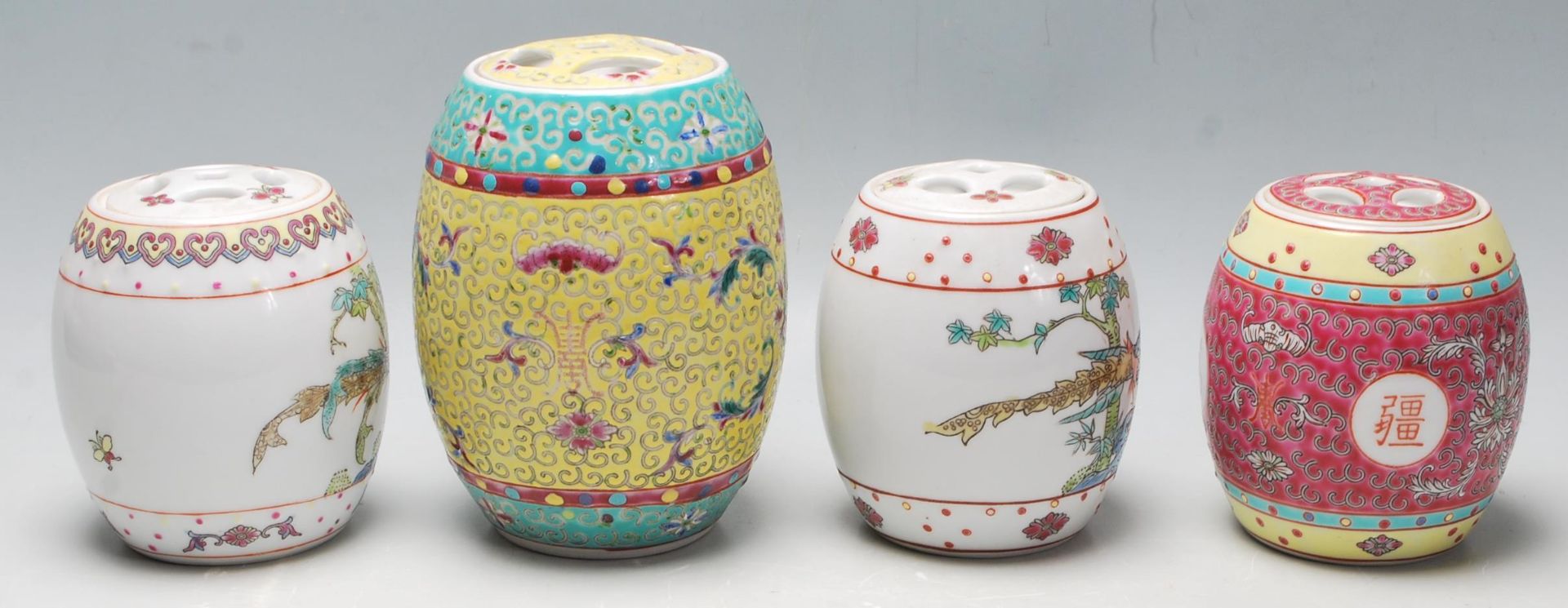 A group of four 20th Century Chinese storage jars of barrel form to include a red enamelled jar with - Bild 2 aus 8